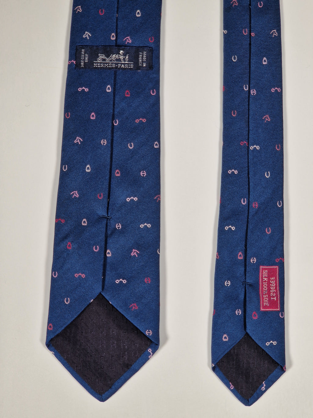Hermès silk tie blue H and equestrian pattern 339362 T
