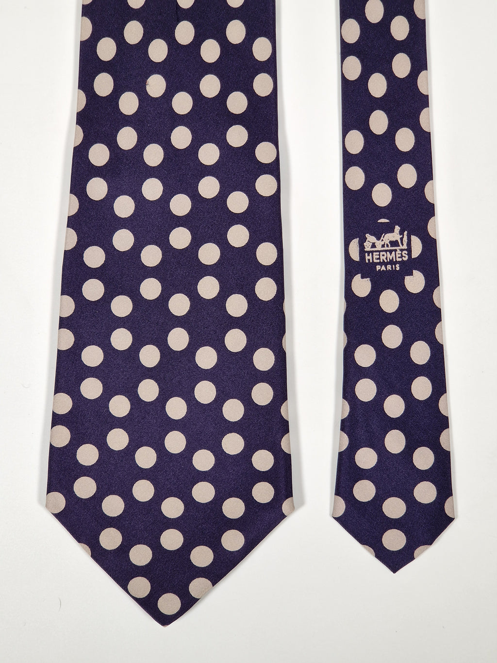 000354 Hermès tie purple spotted 354 MA