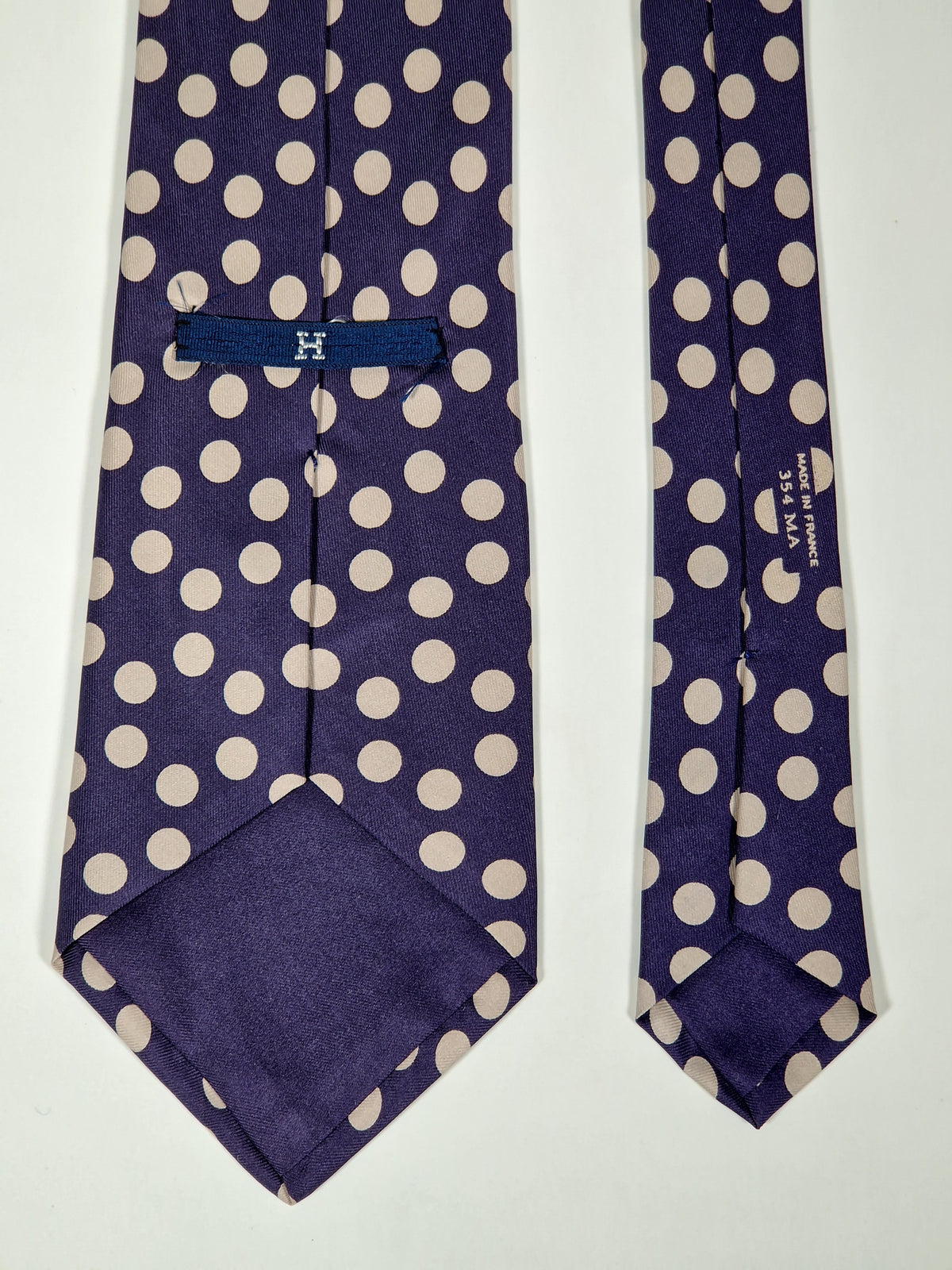 000354 Hermès tie purple spotted 354 MA