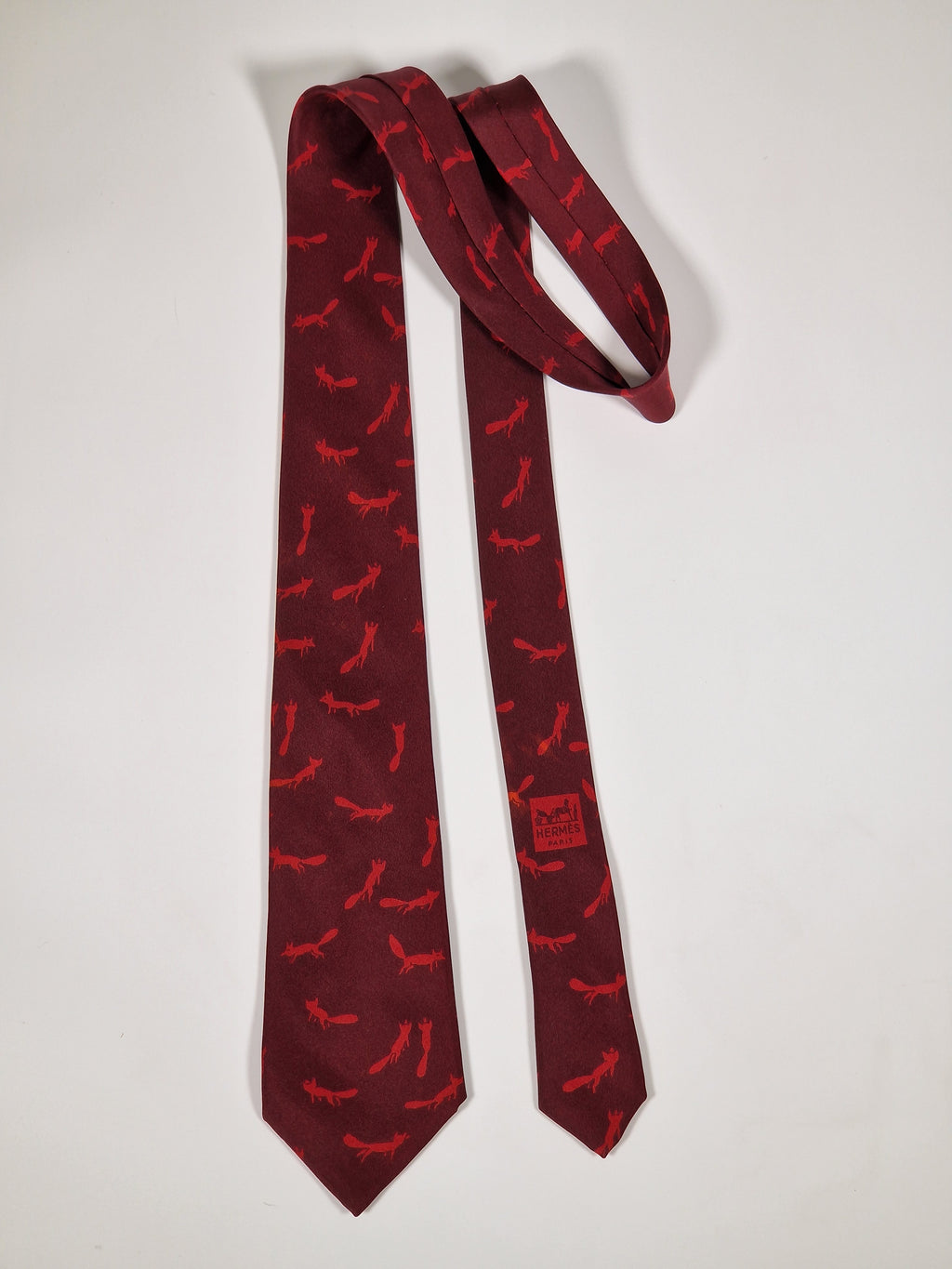 000378 Hermès tie burgundy fox pattern 378 EA