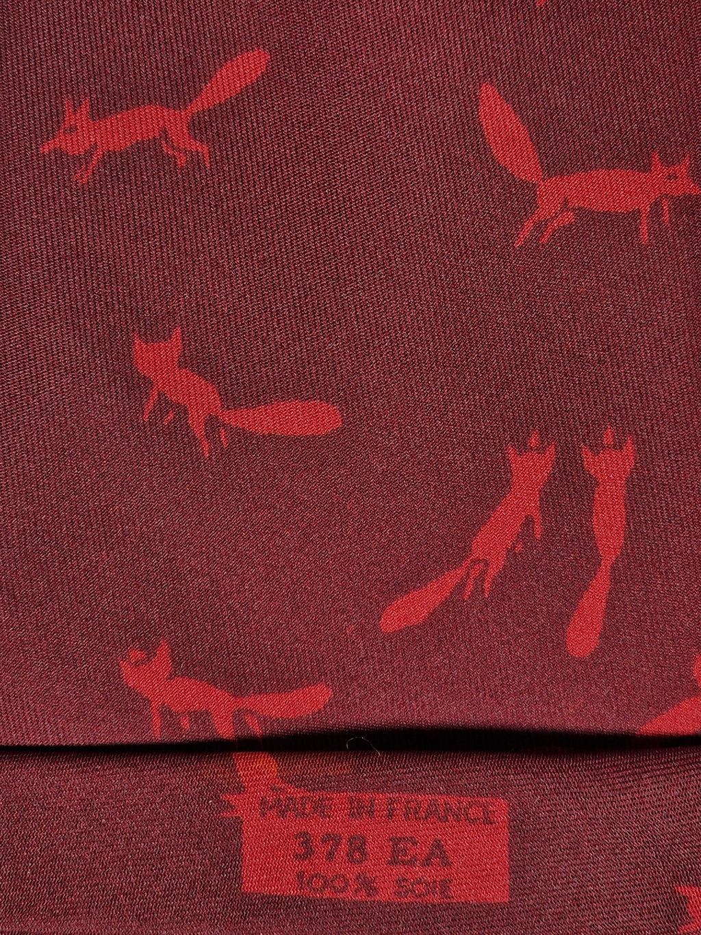 000378 Hermès tie burgundy fox pattern 378 EA