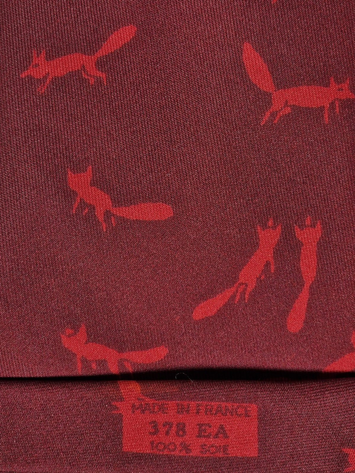 000378 Hermès tie burgundy fox pattern 378 EA