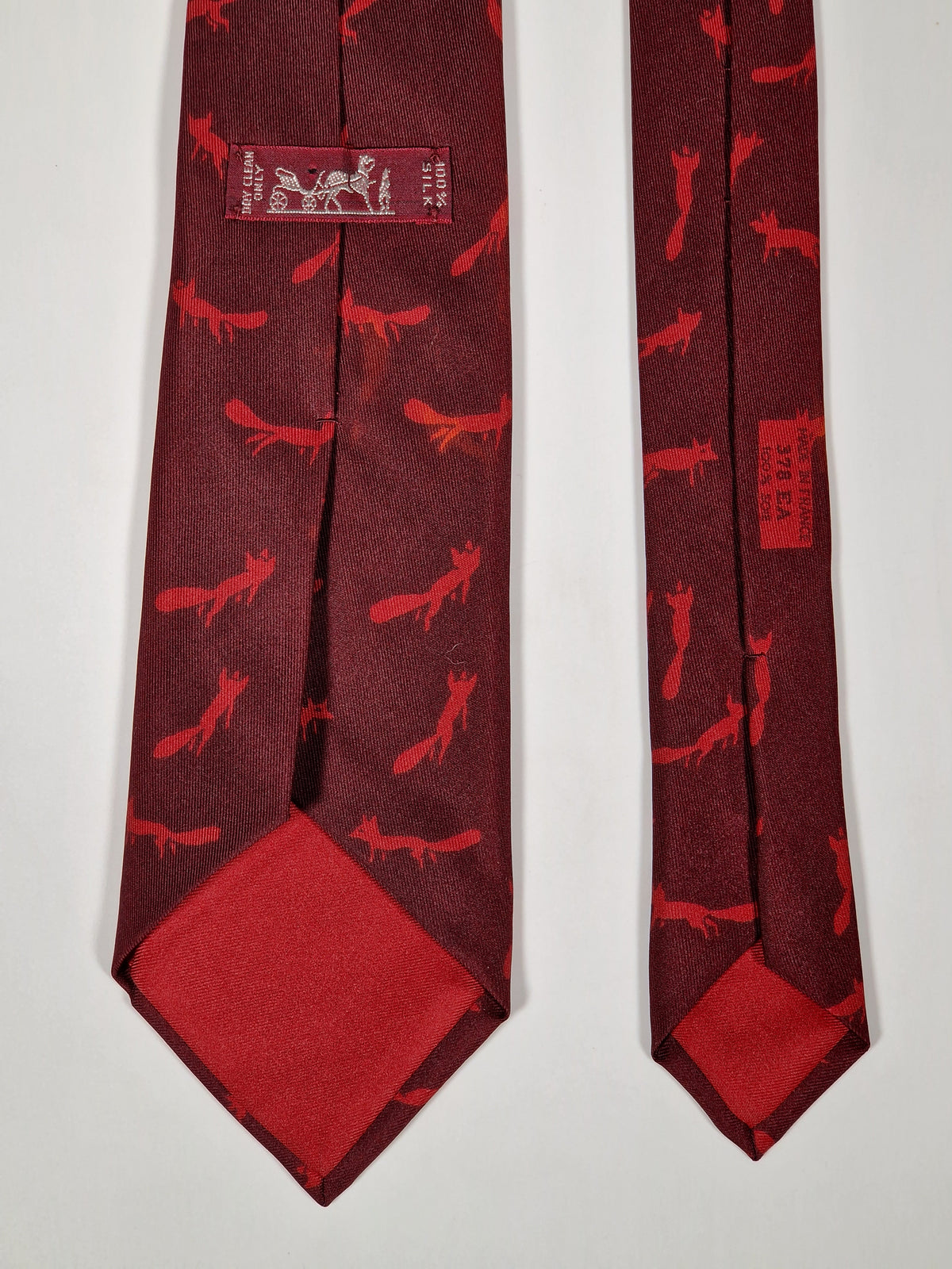 000378 Hermès tie burgundy fox pattern 378 EA