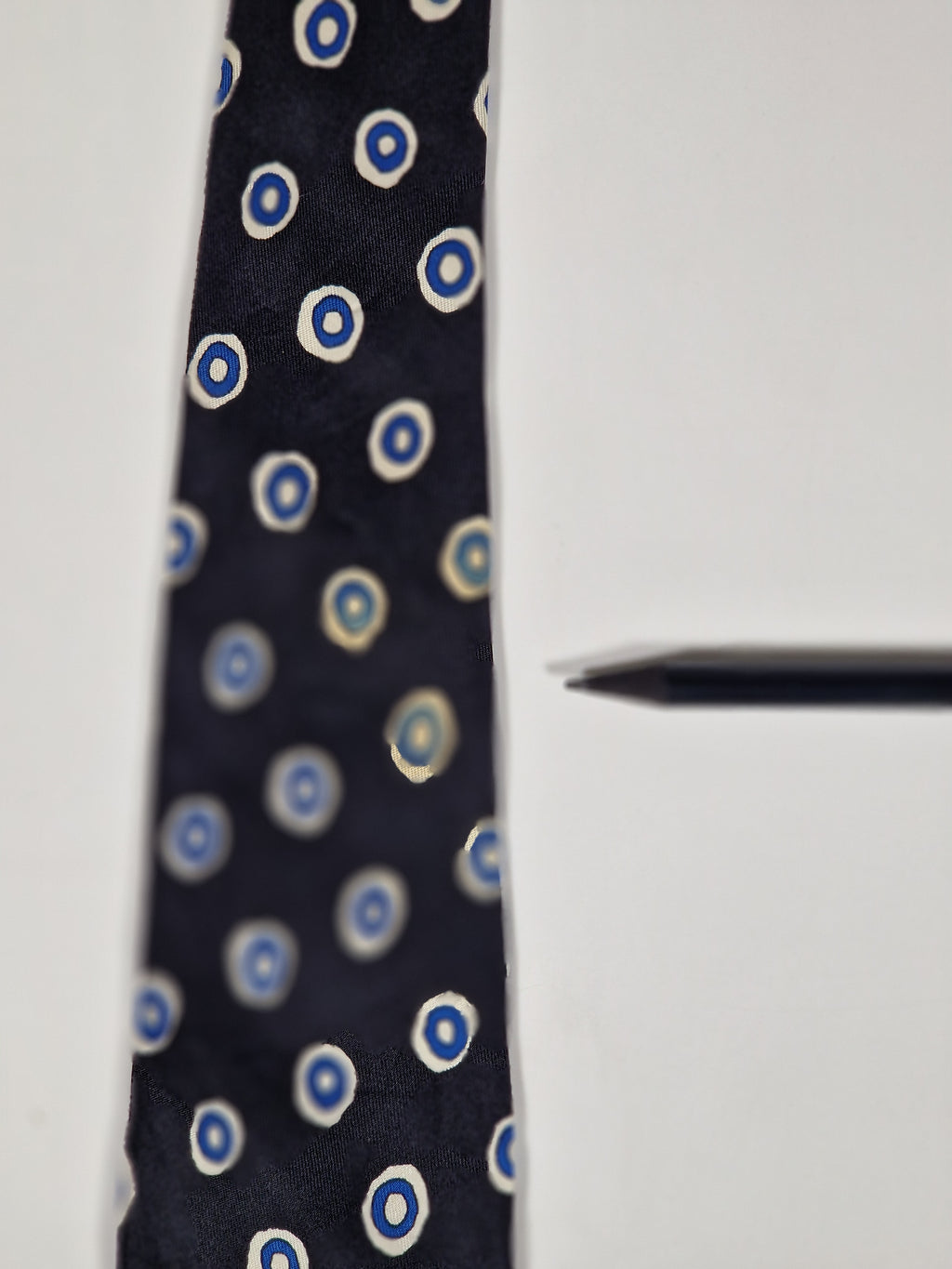 000391 Hermès tie black spotted 391 PA