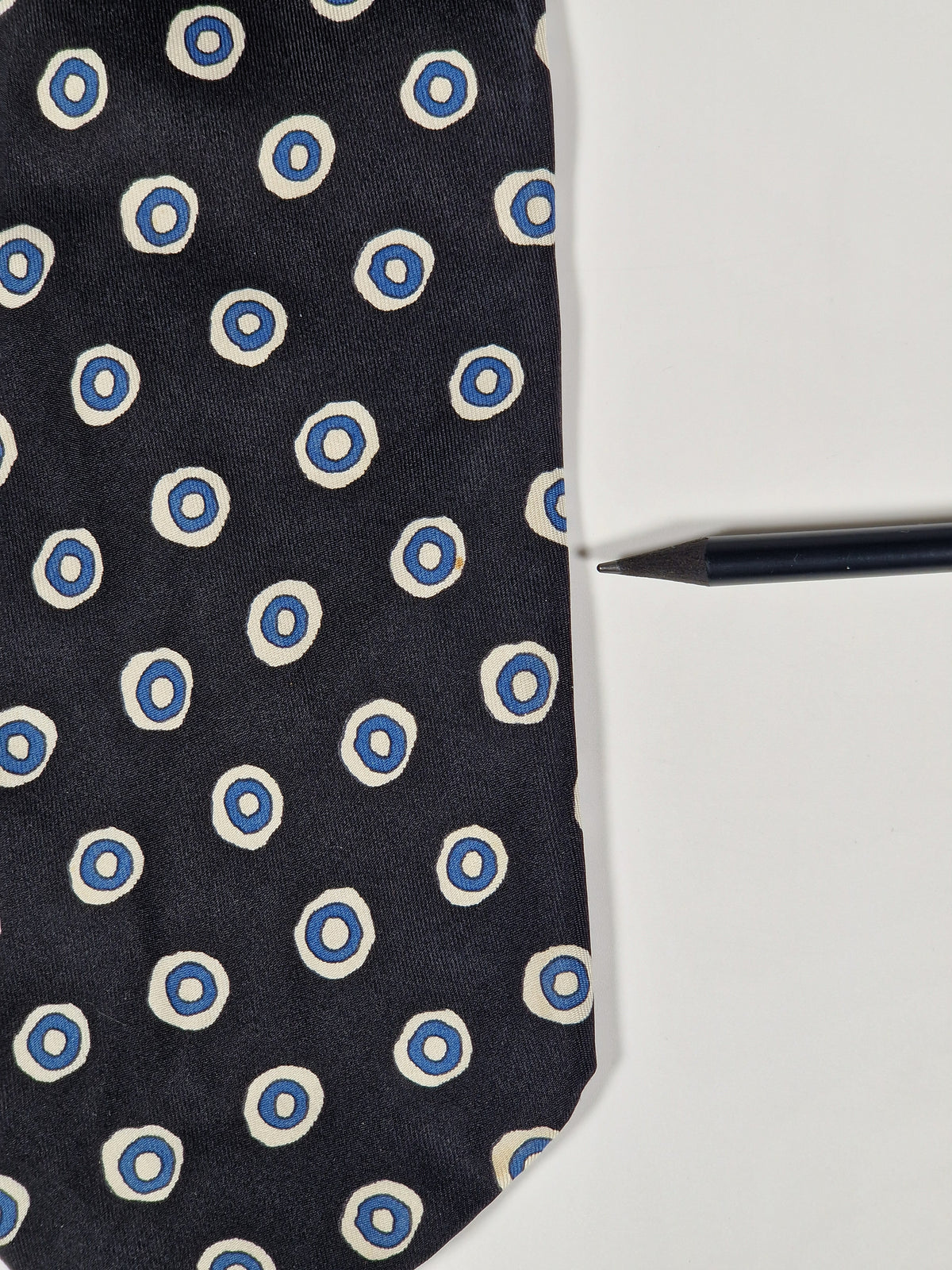 000391 Hermès tie black spotted 391 PA