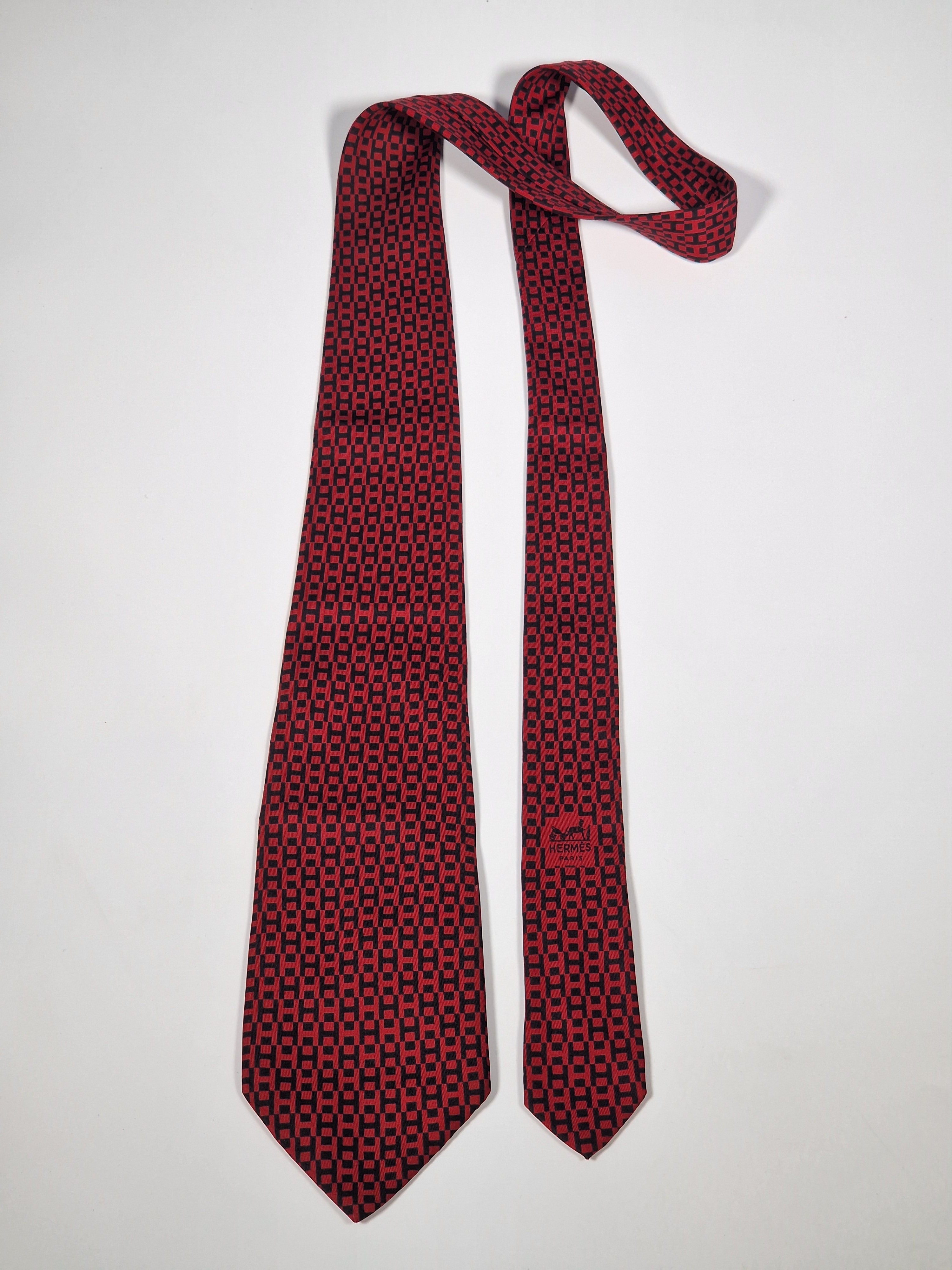 000417 Hermès silk tie red vintage H pattern 417 EA