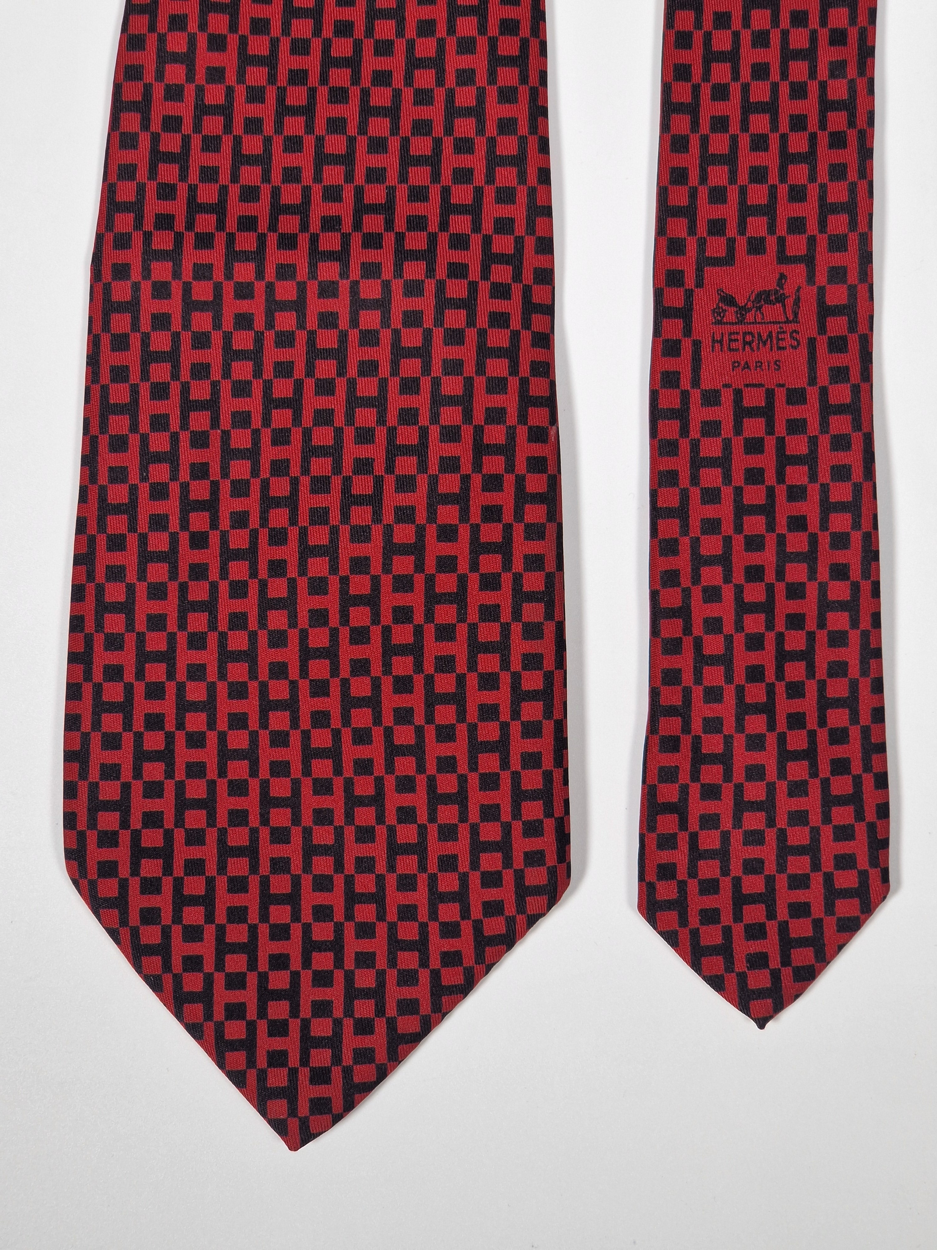000417 Hermès silk tie red vintage H pattern 417 EA