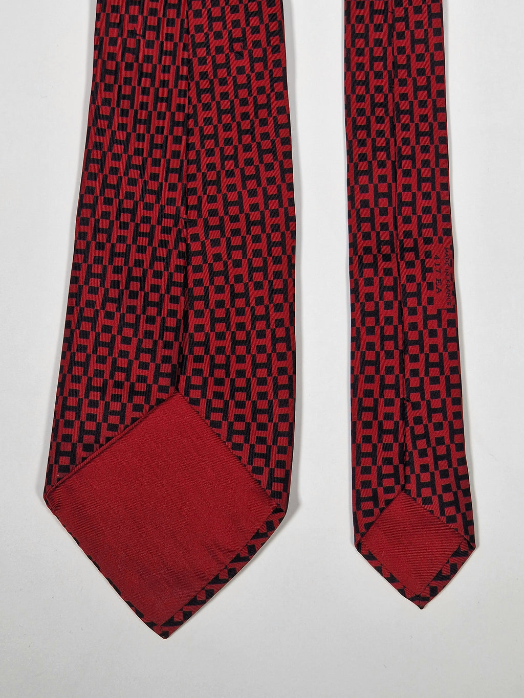 000417 Hermès silk tie red vintage H pattern 417 EA