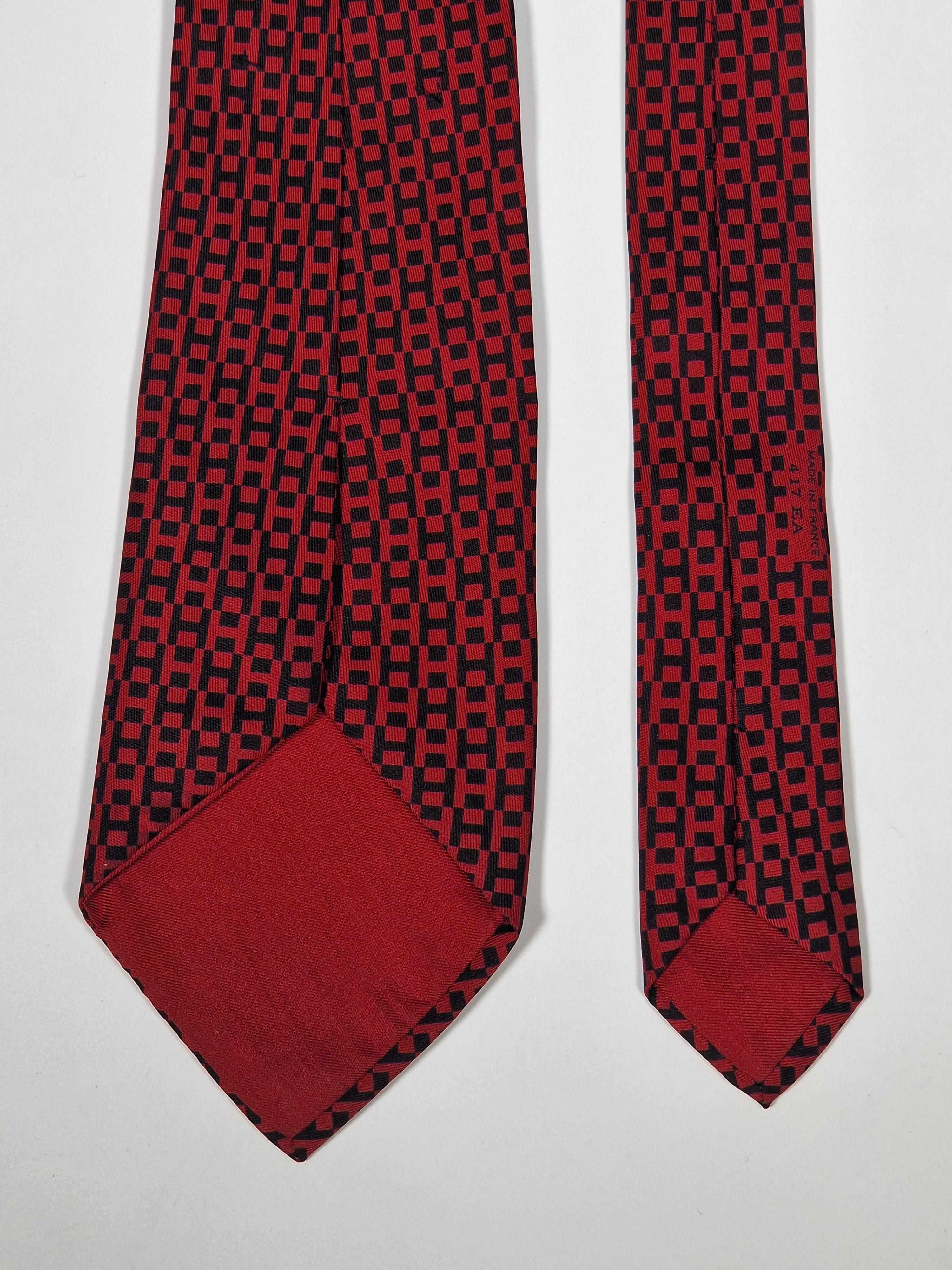 000417 Hermès silk tie red vintage H pattern 417 EA