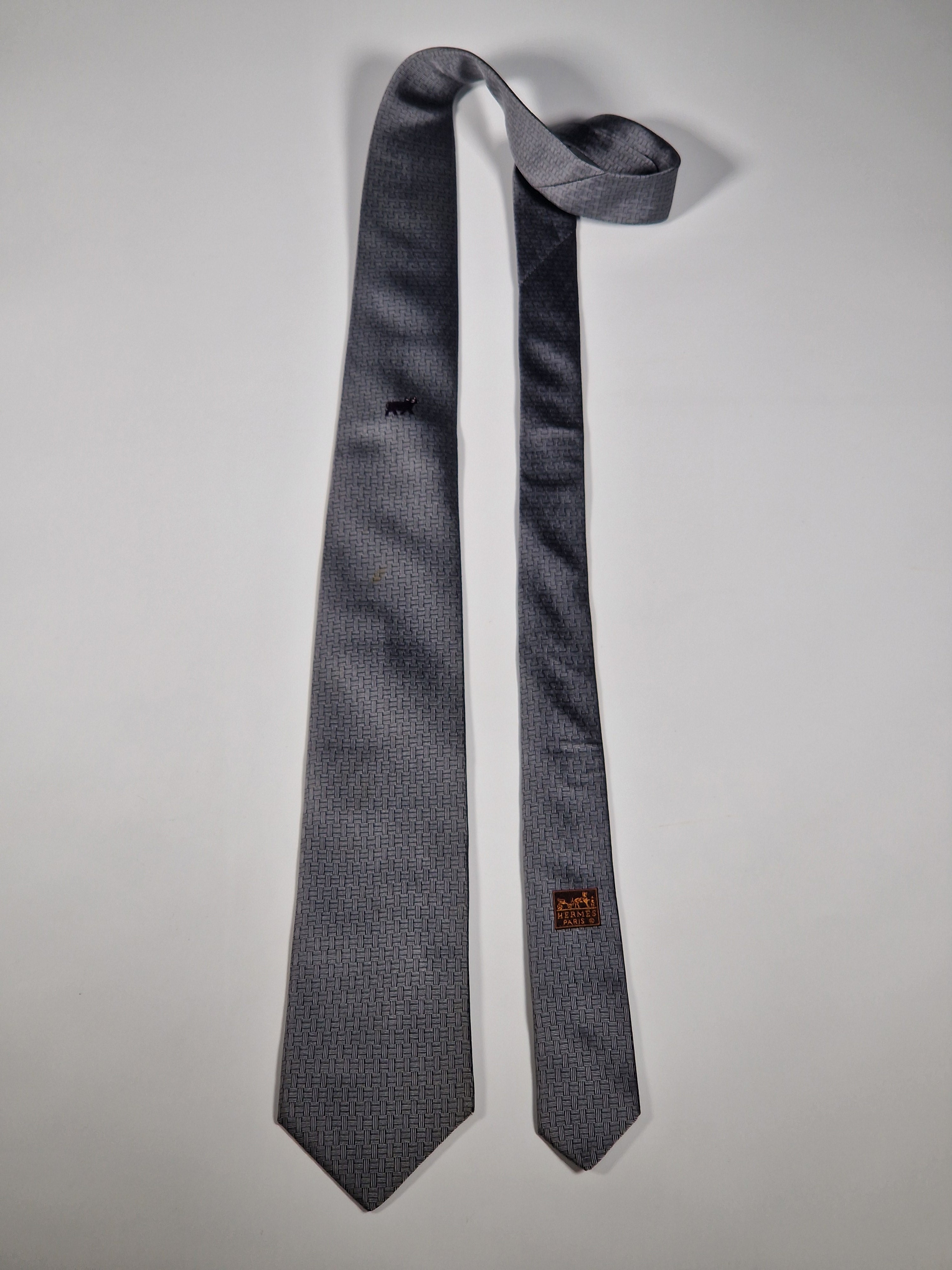 Hermès jaquard silk tie grey  H pattern and cow 428822 T