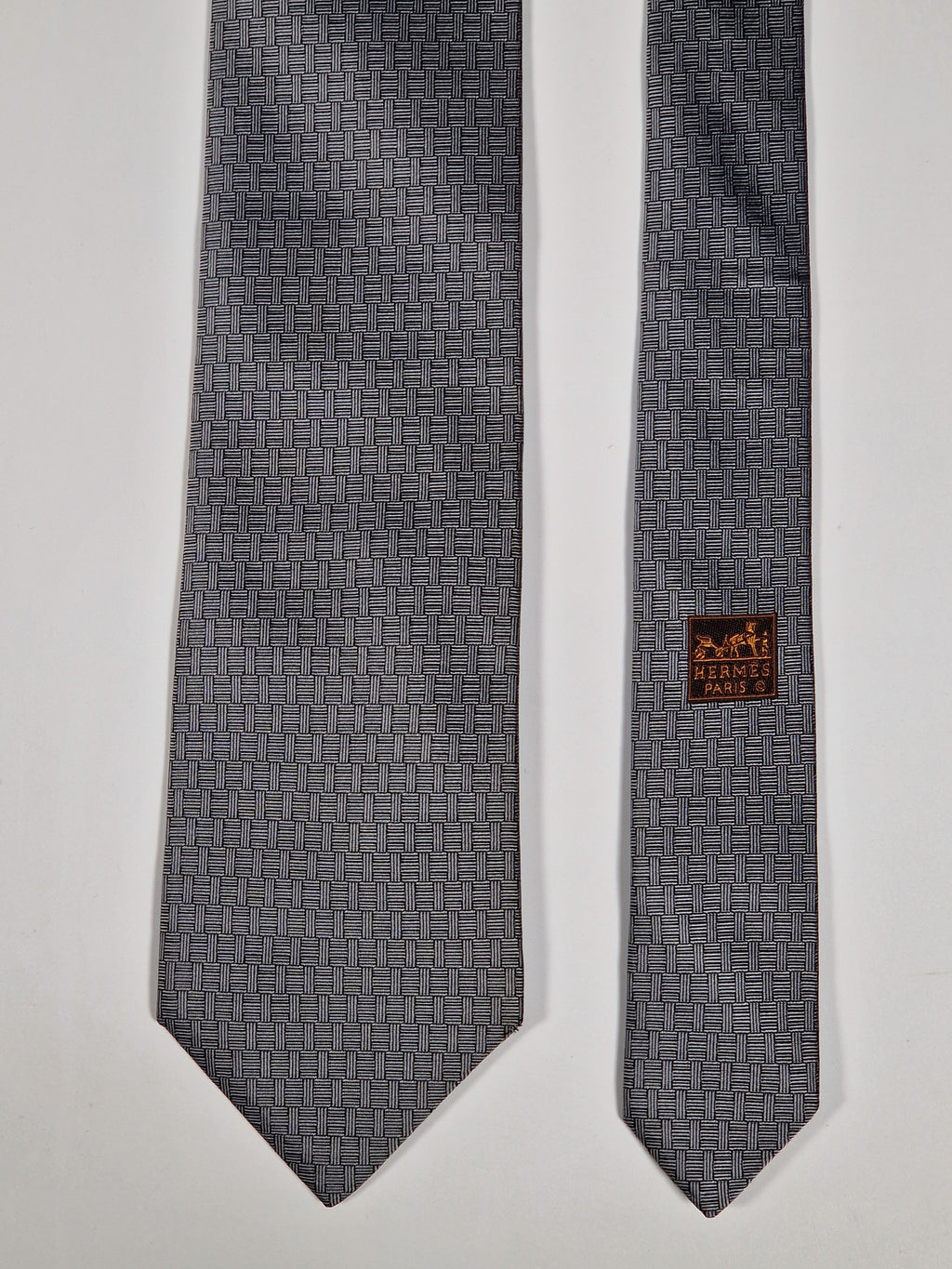 Hermès jaquard silk tie grey  H pattern and cow 428822 T