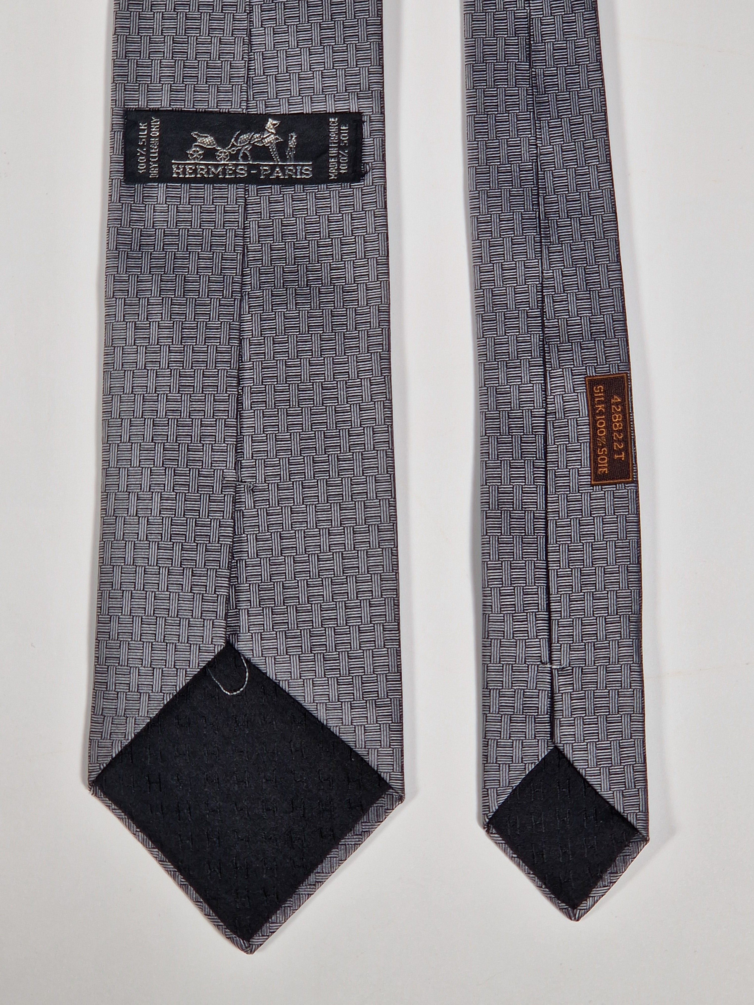 Hermès jaquard silk tie grey  H pattern and cow 428822 T