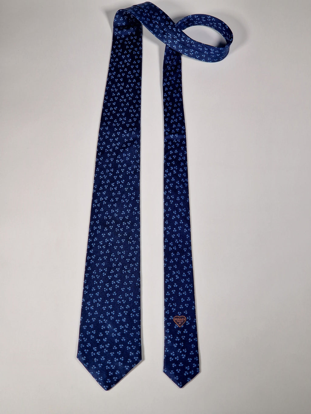 Hermès silk tie blue heart pattern 429086 T
