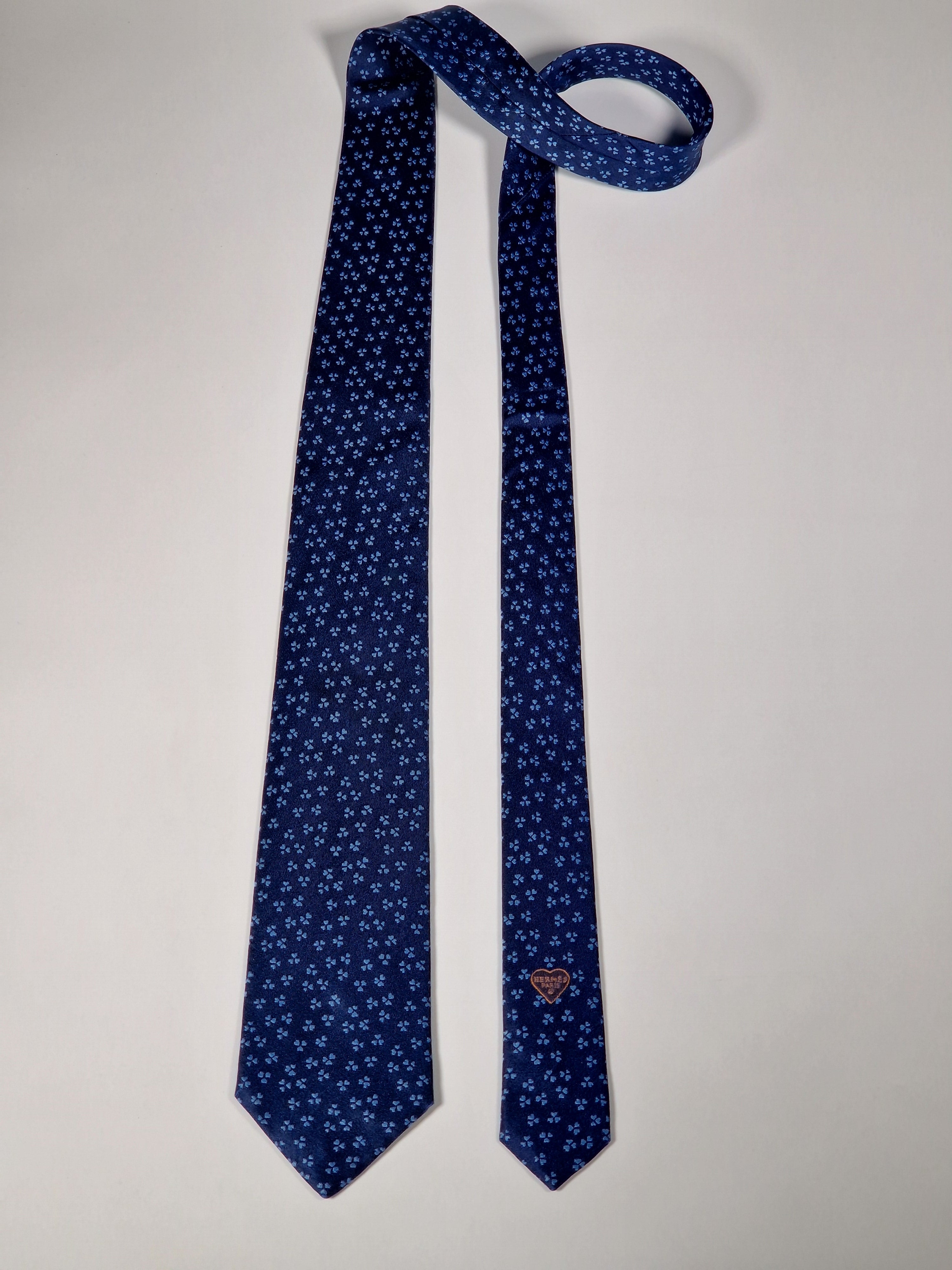 Hermès silk tie blue heart pattern 429086 T