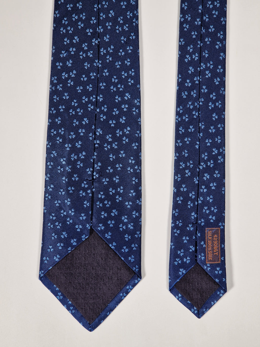 Hermès silk tie blue heart pattern 429086 T