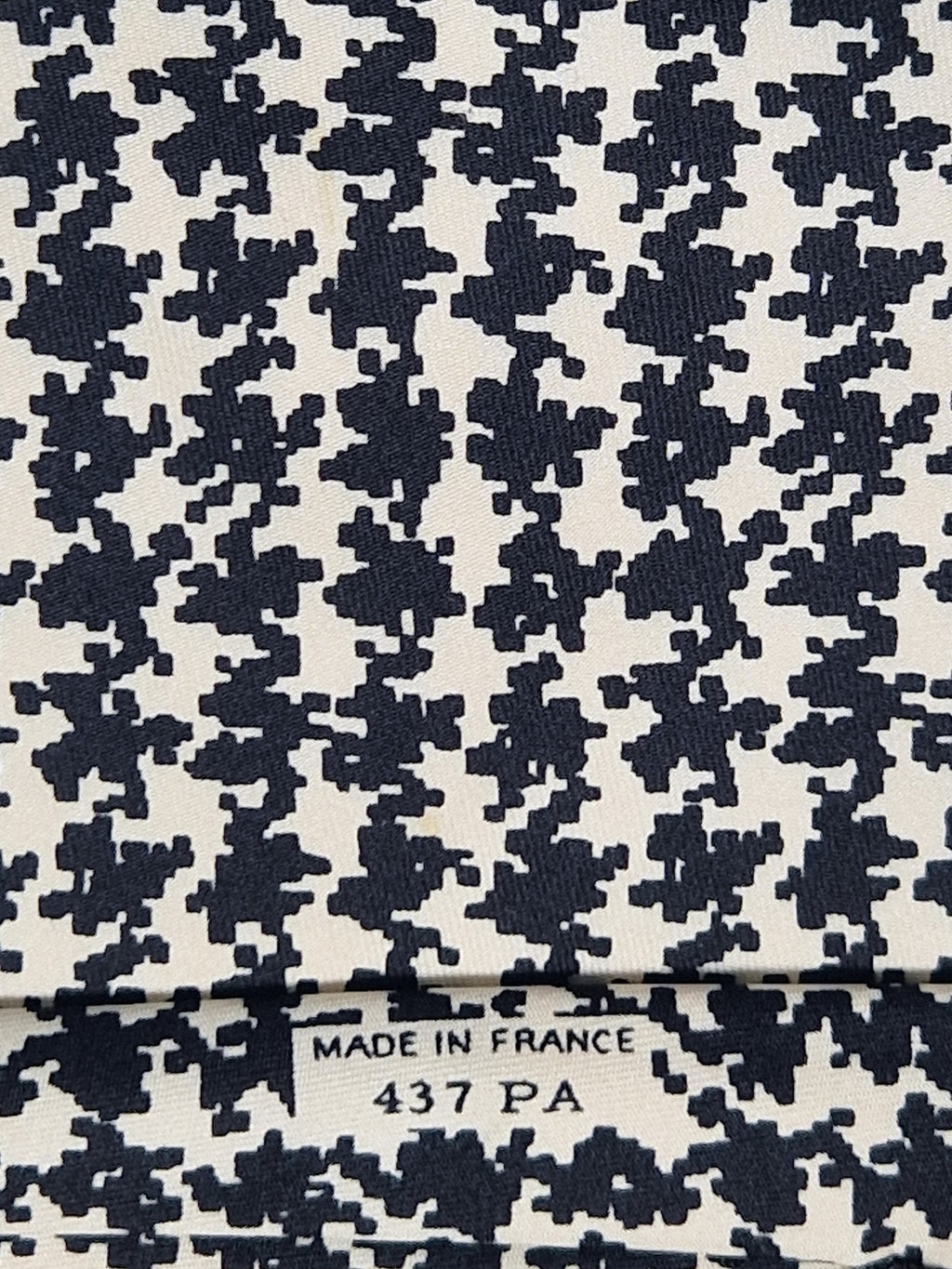 Hermés wide vintage silk tie black and white 437 PA