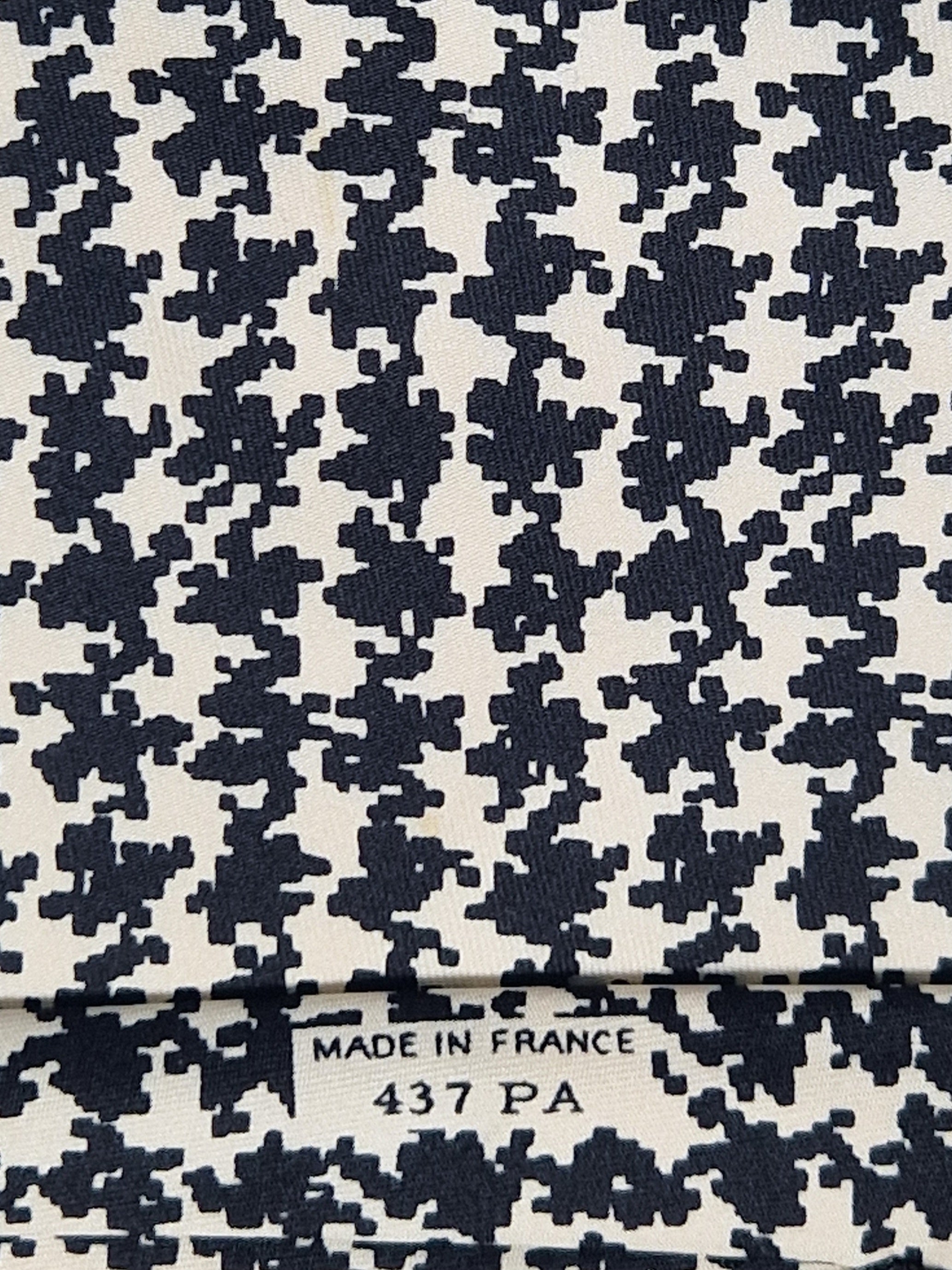 Hermés wide vintage silk tie black and white 437 PA