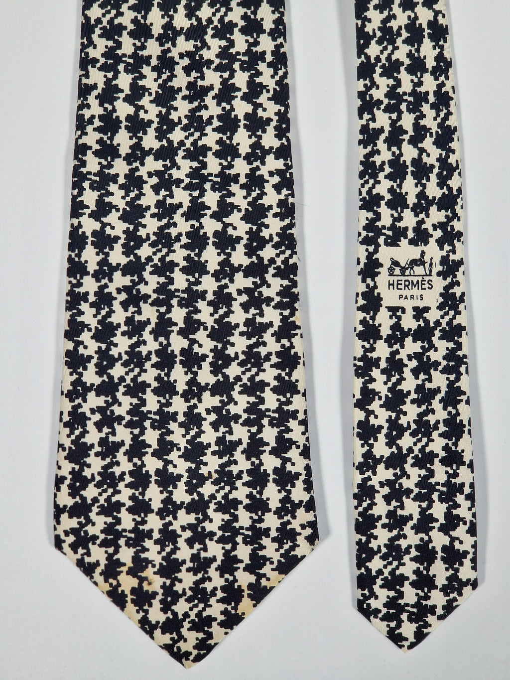 Hermés wide vintage silk tie black and white 437 PA