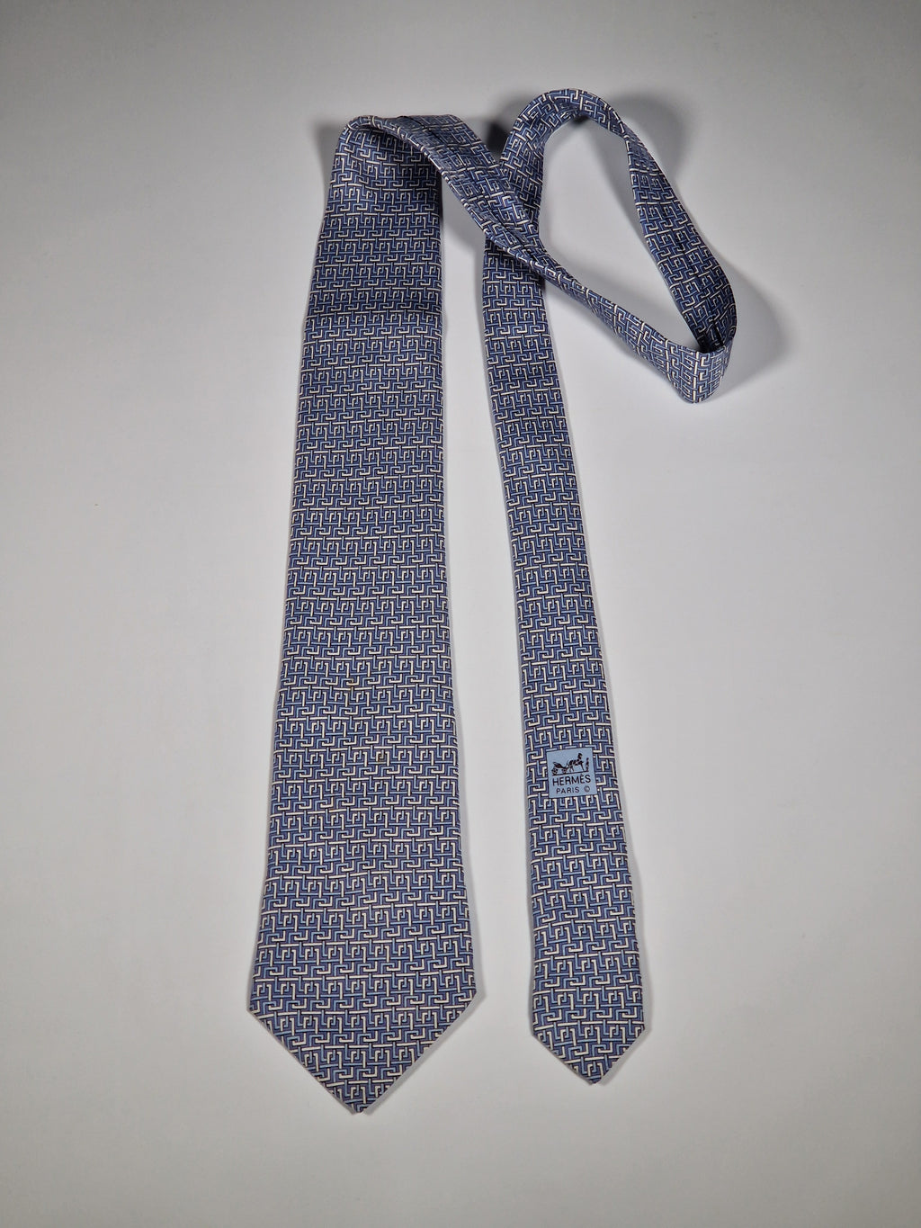 Hermès silk tie blue geometric pattern 5081 PA
