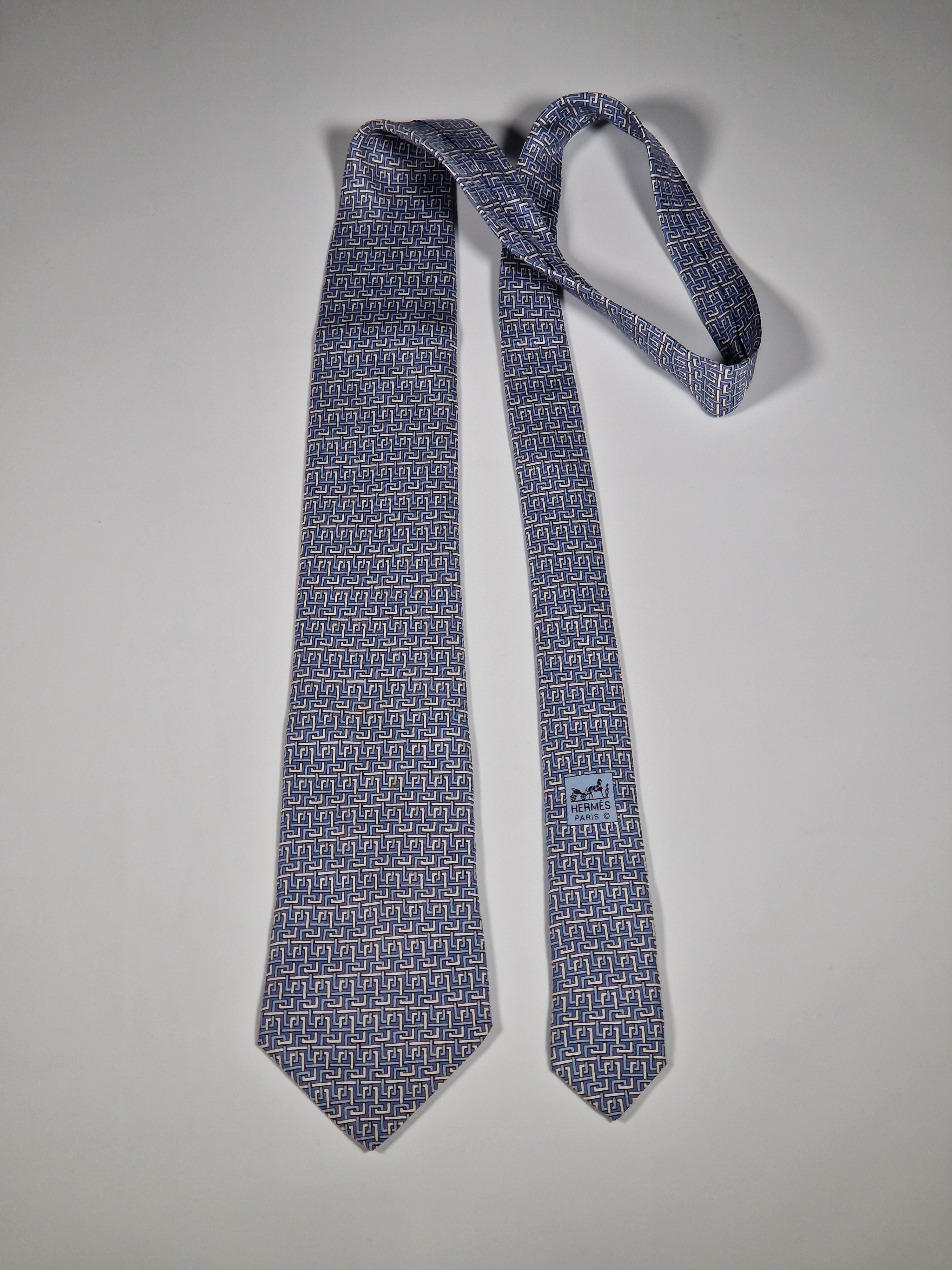 Hermès silk tie blue geometric pattern 5081 PA