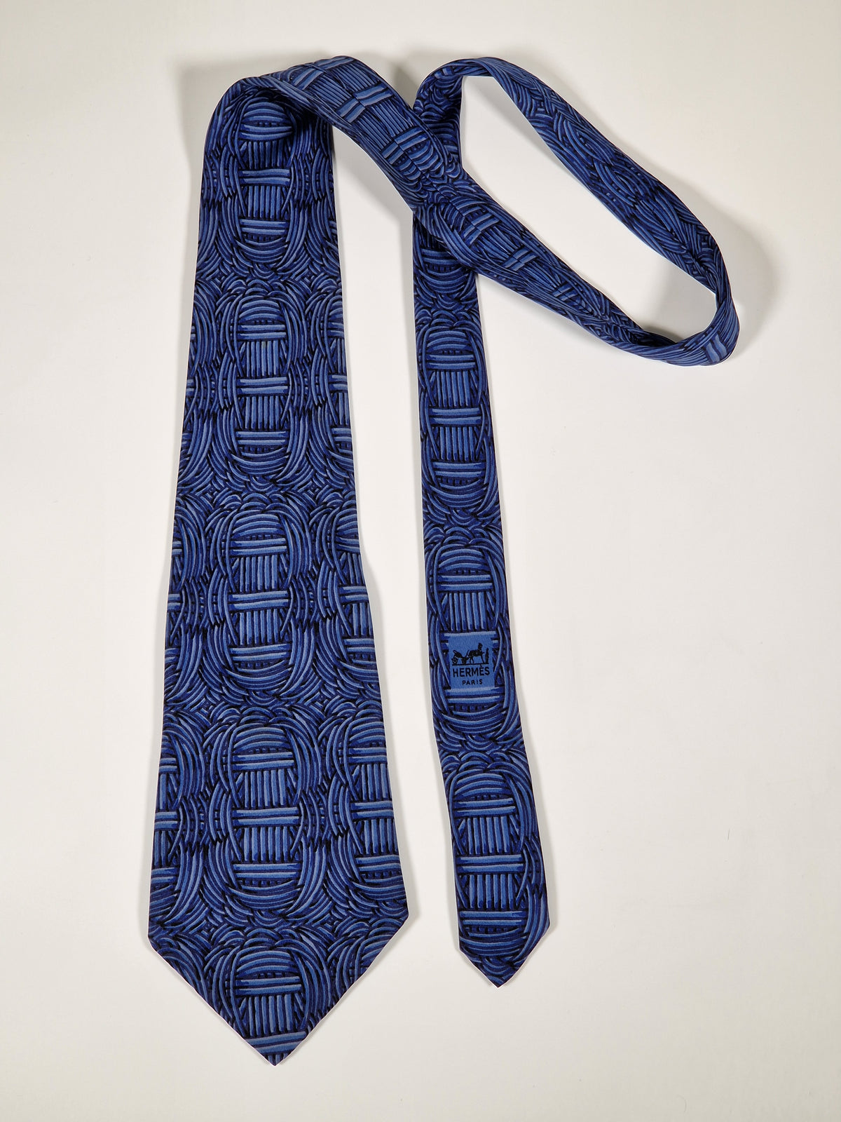 000509 Hermès tie blue geometrical pattern Hermès 509 IA tie blue