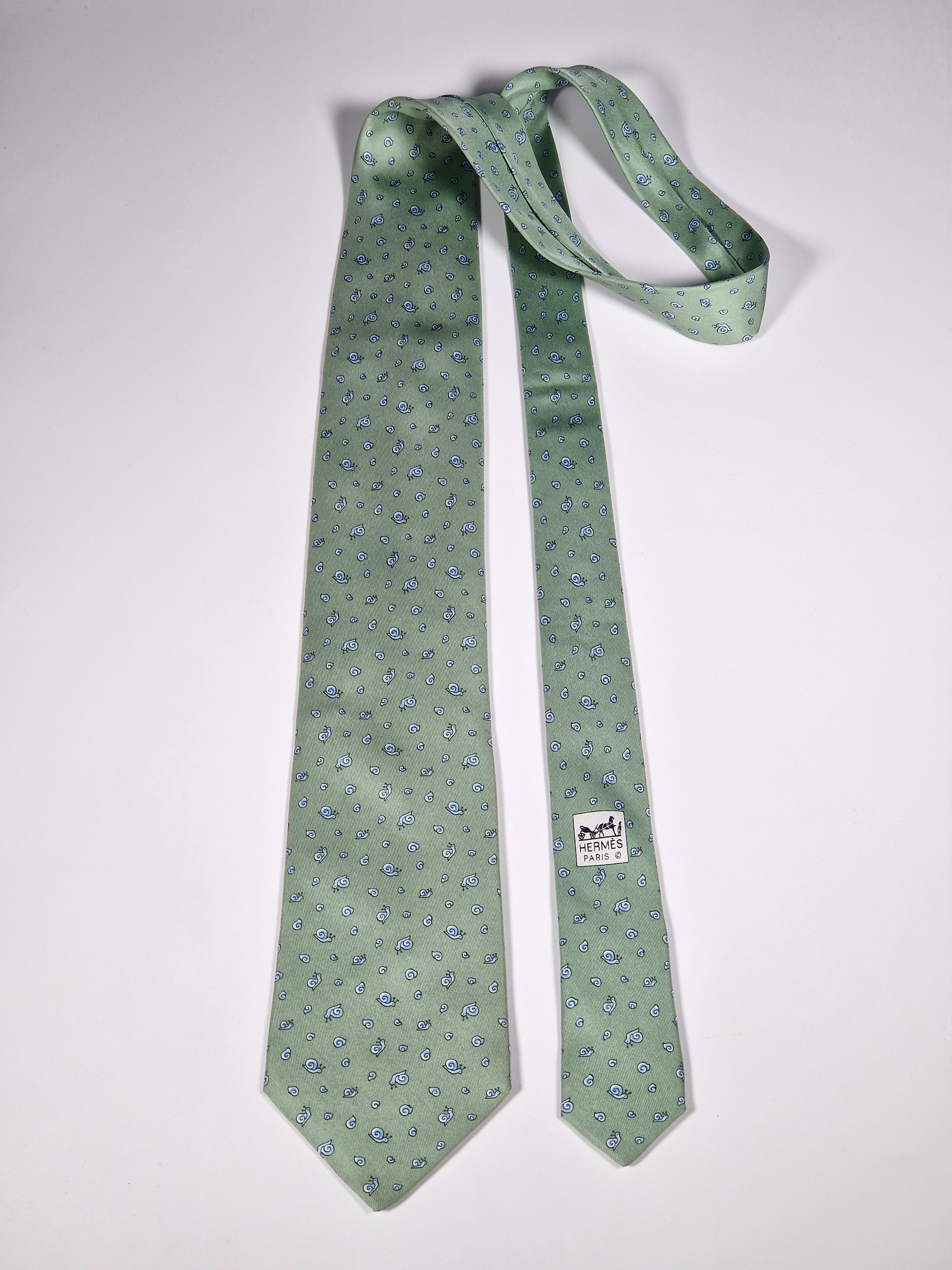 Hermès silk tie green whimsical snail pattern 5121 HA