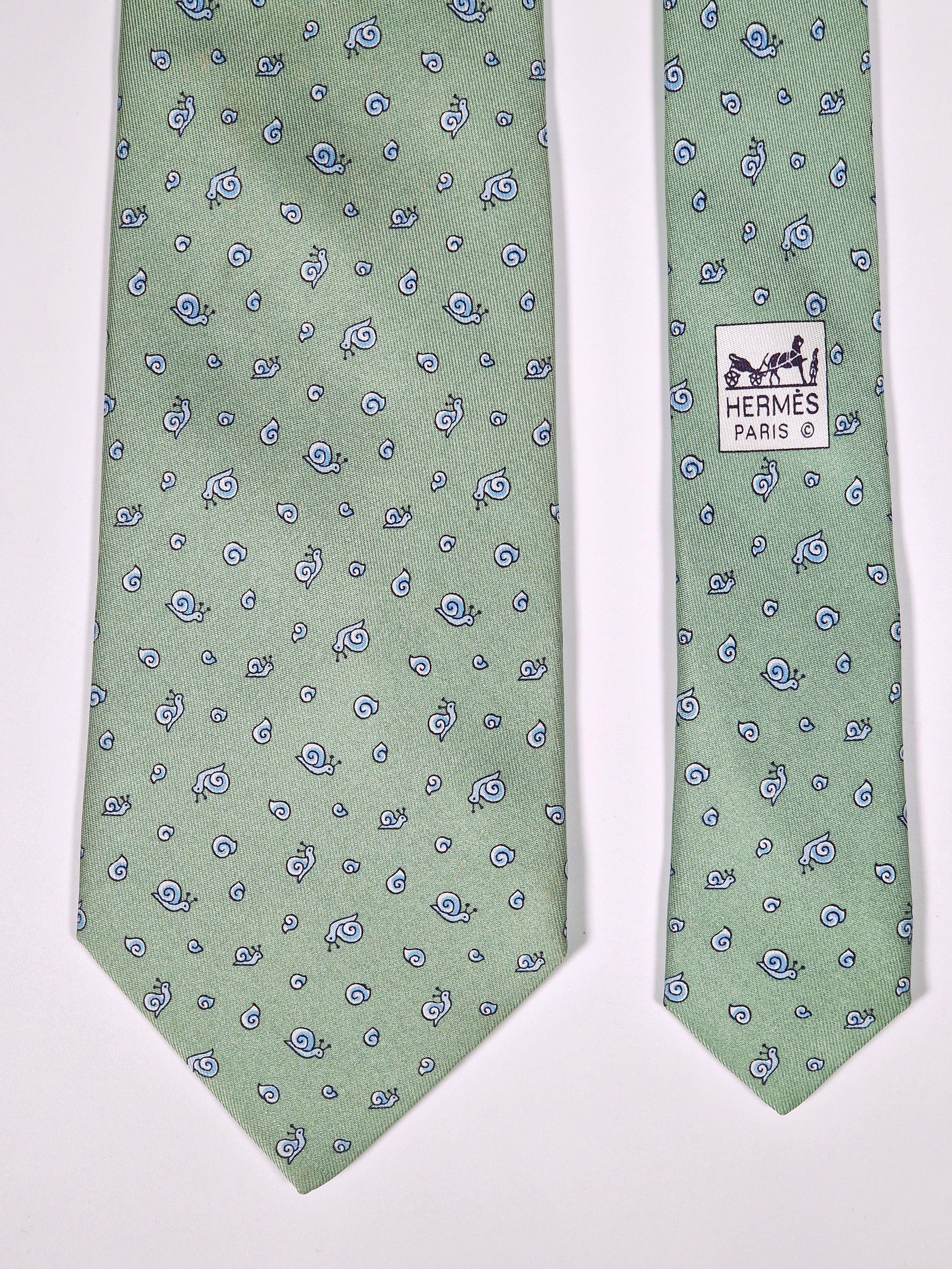 Hermès silk tie green whimsical snail pattern 5121 HA