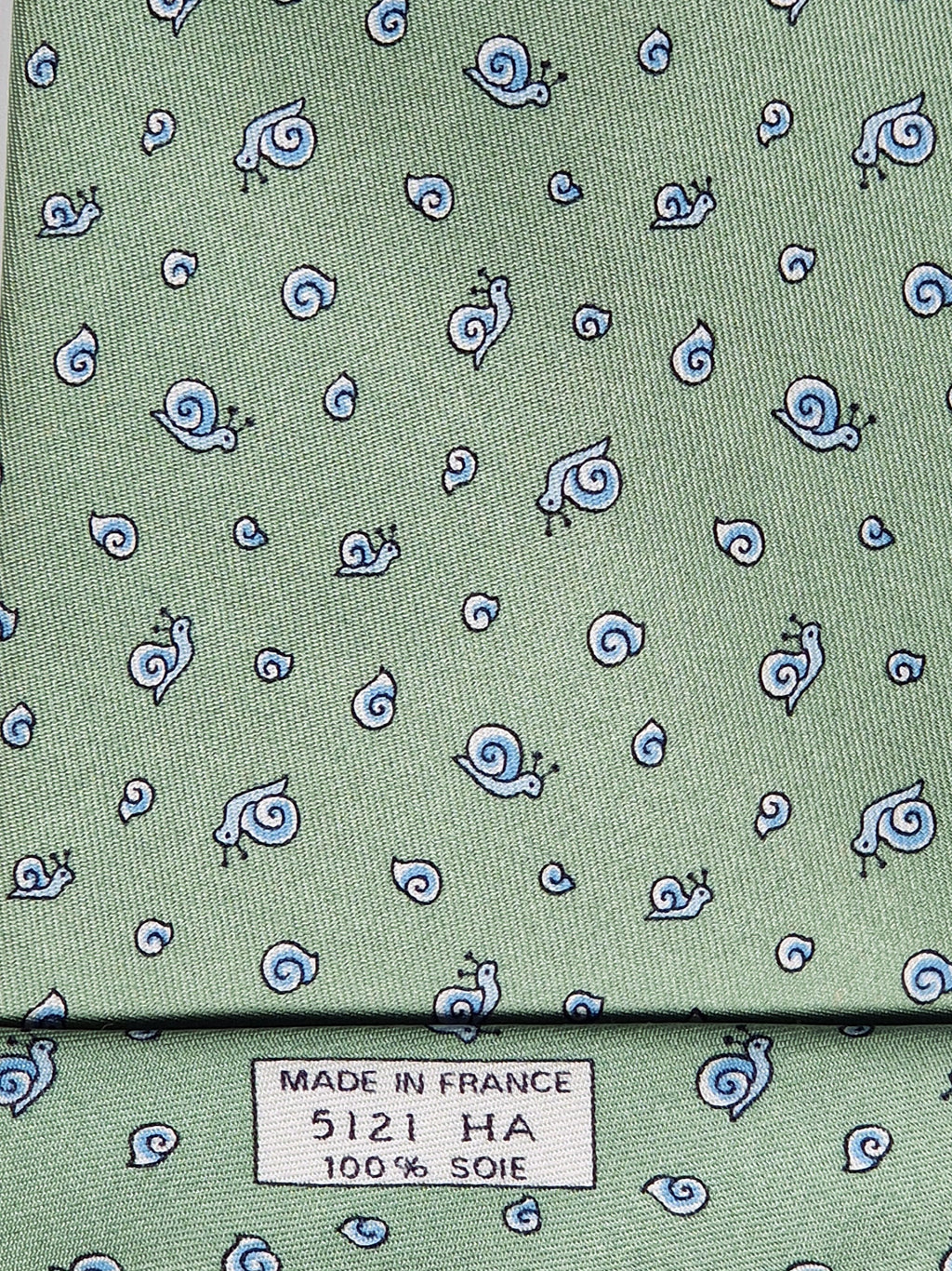 Hermès silk tie green whimsical snail pattern 5121 HA