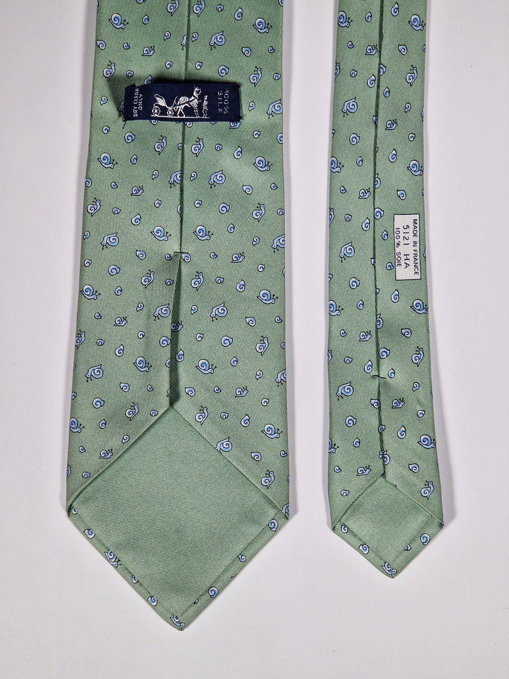 Hermès silk tie green whimsical snail pattern 5121 HA