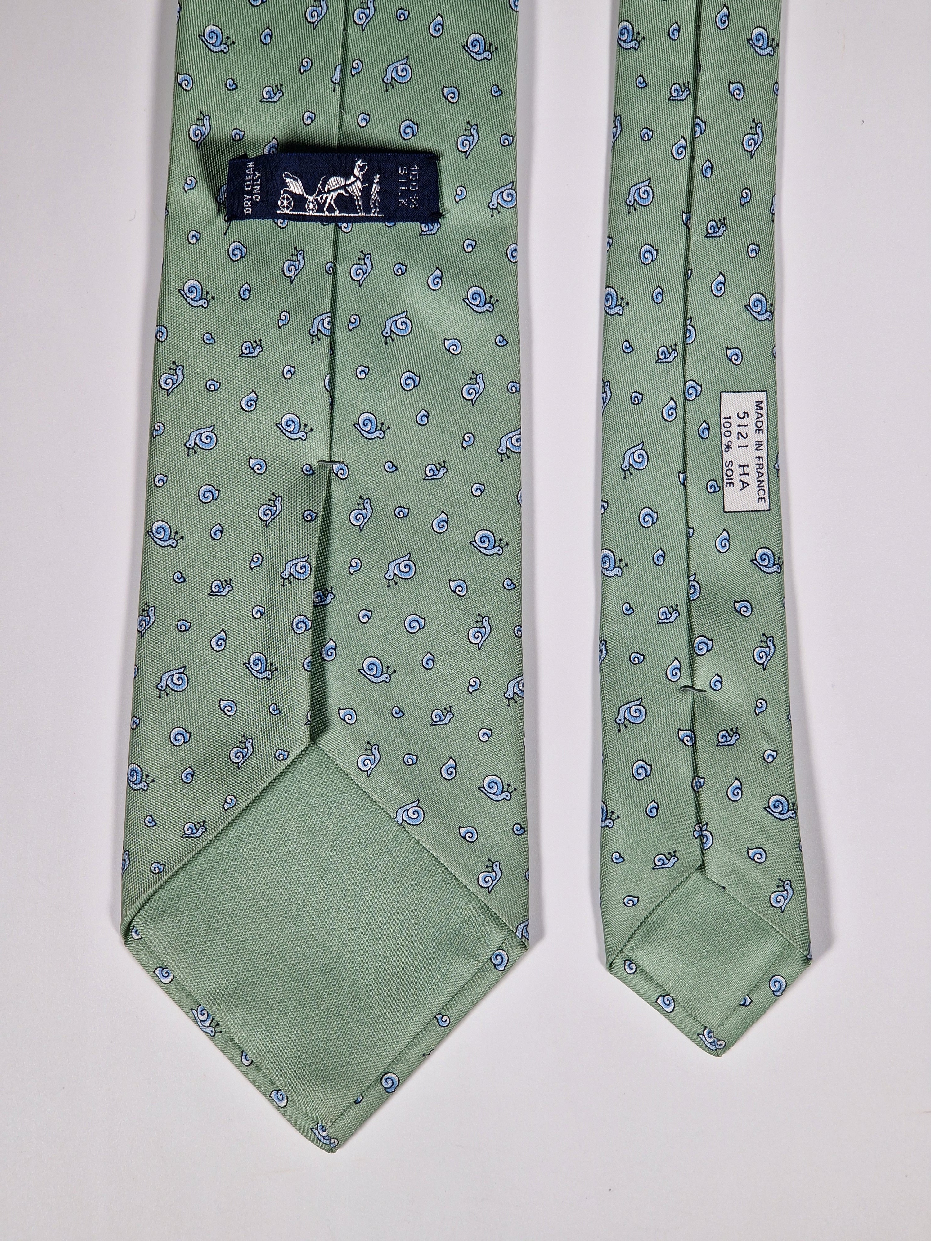 Hermès silk tie green whimsical snail pattern 5121 HA