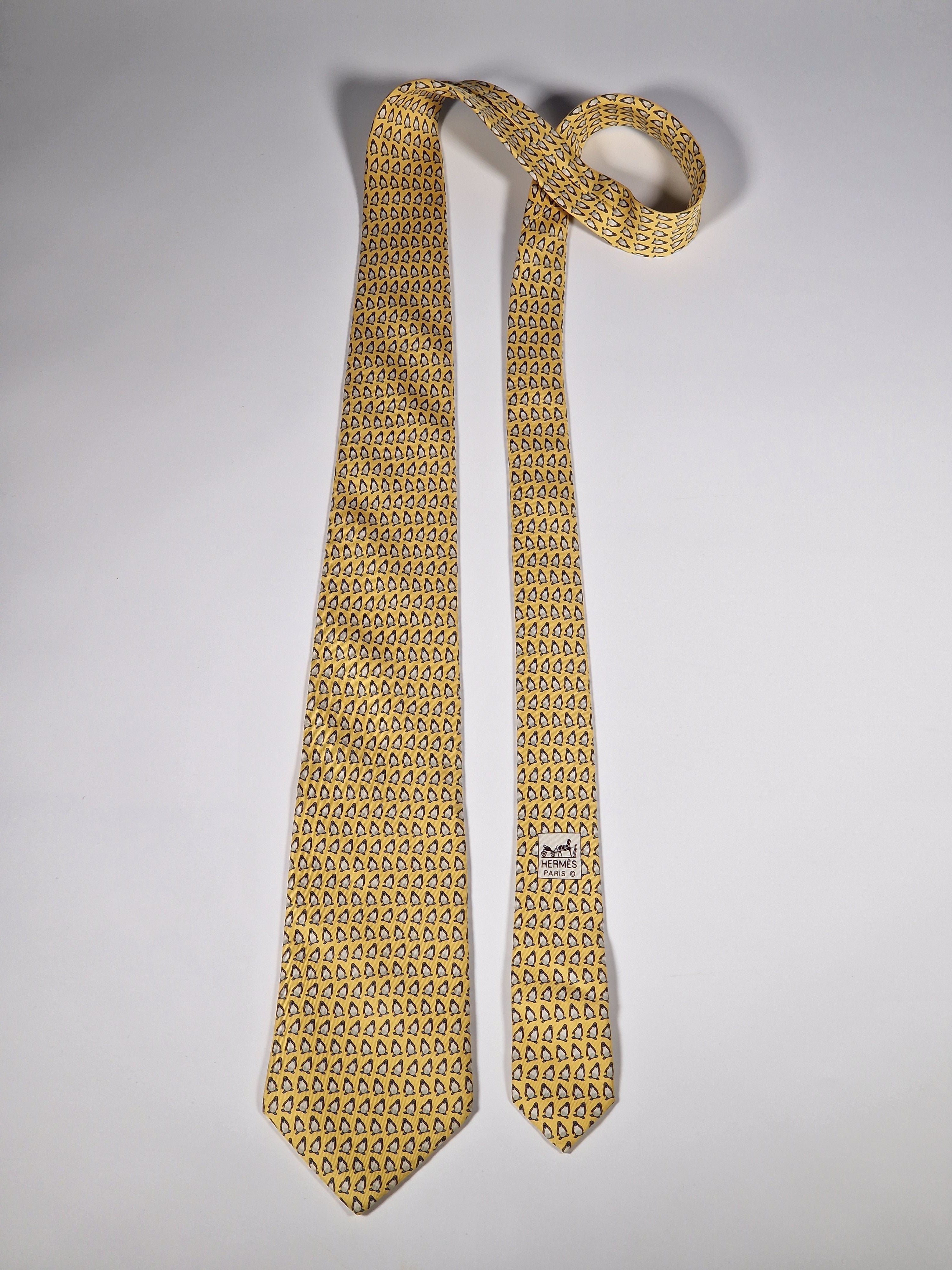 Hermès silk tie yellow whimsical pinguins pattern 5143 HA