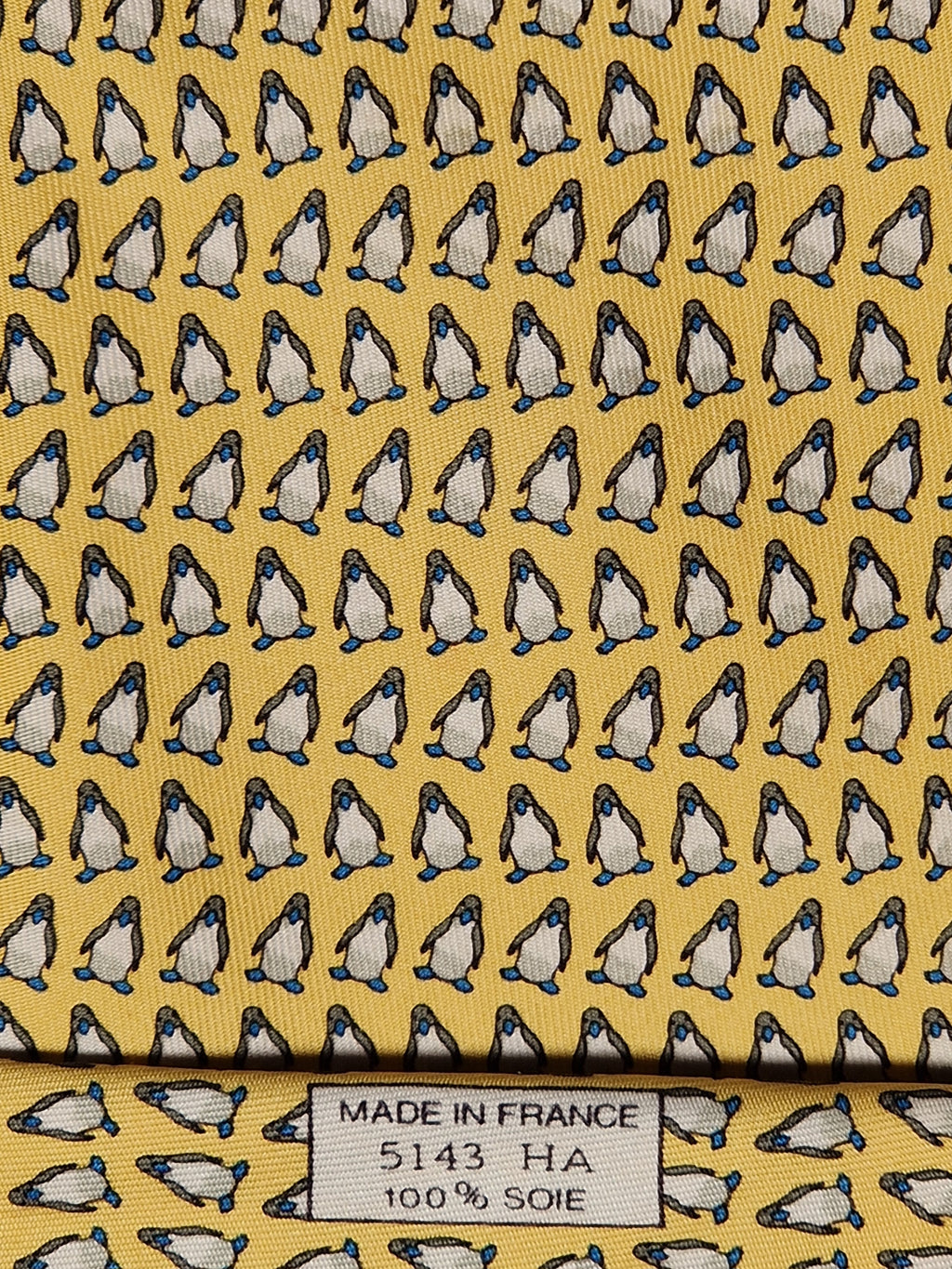 Hermès silk tie yellow whimsical pinguins pattern 5143 HA