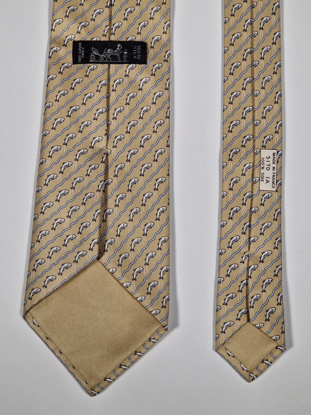 005170 Hermès silk tie beige whimsical jumping fish pattern 5170 IA