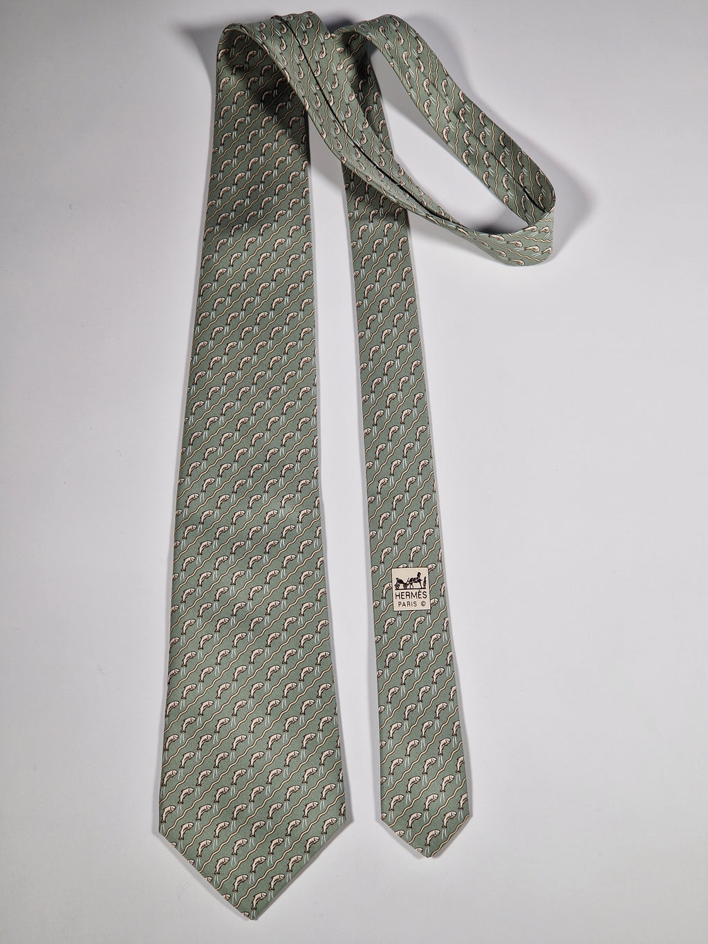 005170 Hermès tie green jumping salmon pattern 5170 IA