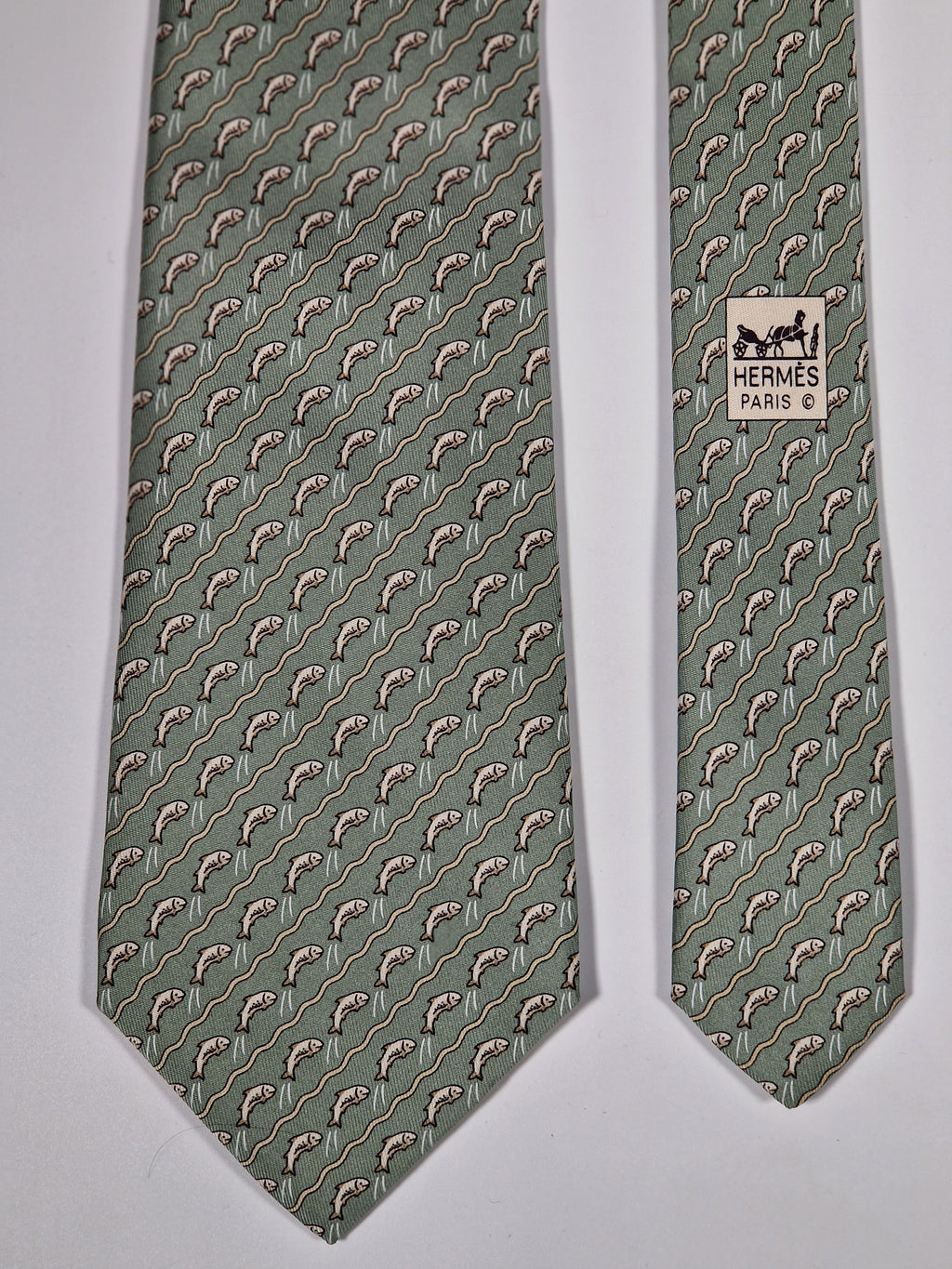 005170 Hermès tie green jumping salmon pattern 5170 IA