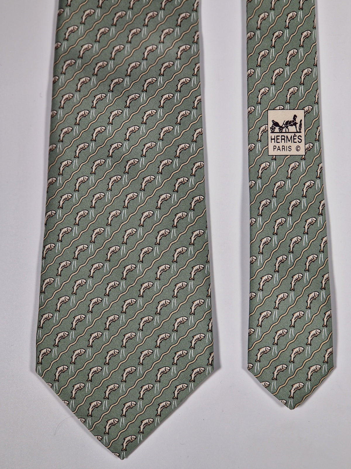 005170 Hermès tie green jumping salmon pattern 5170 IA