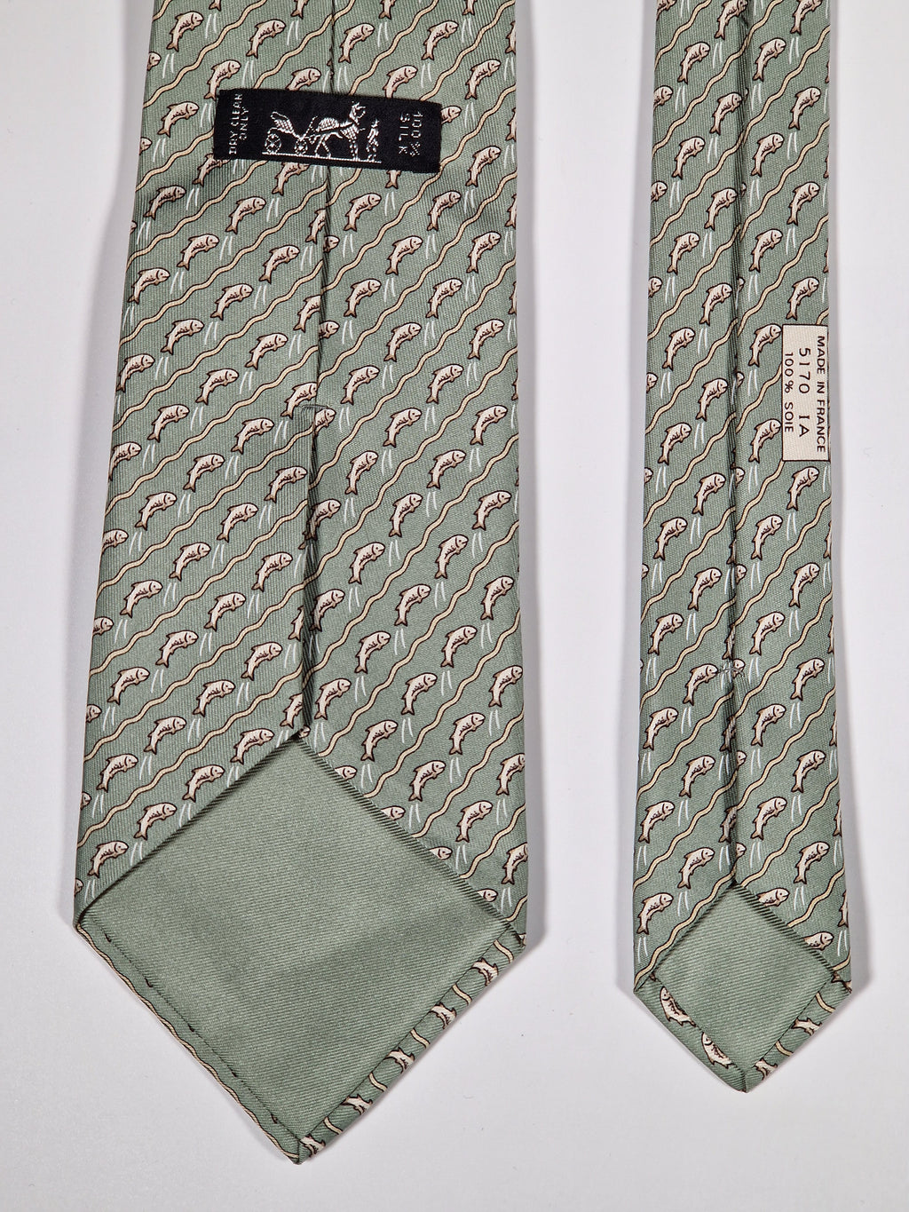 005170 Hermès tie green jumping salmon pattern 5170 IA