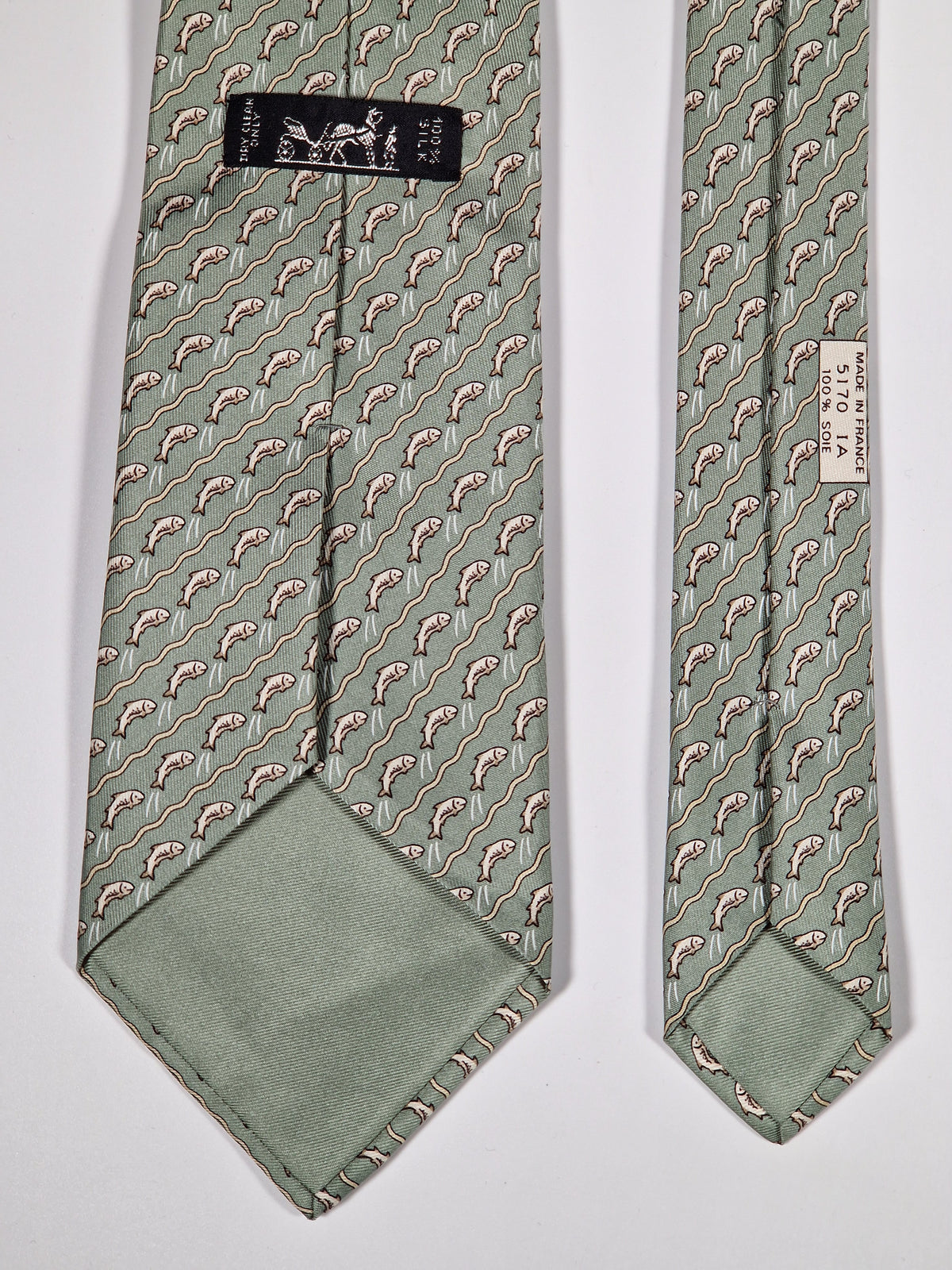 005170 Hermès tie green jumping salmon pattern 5170 IA