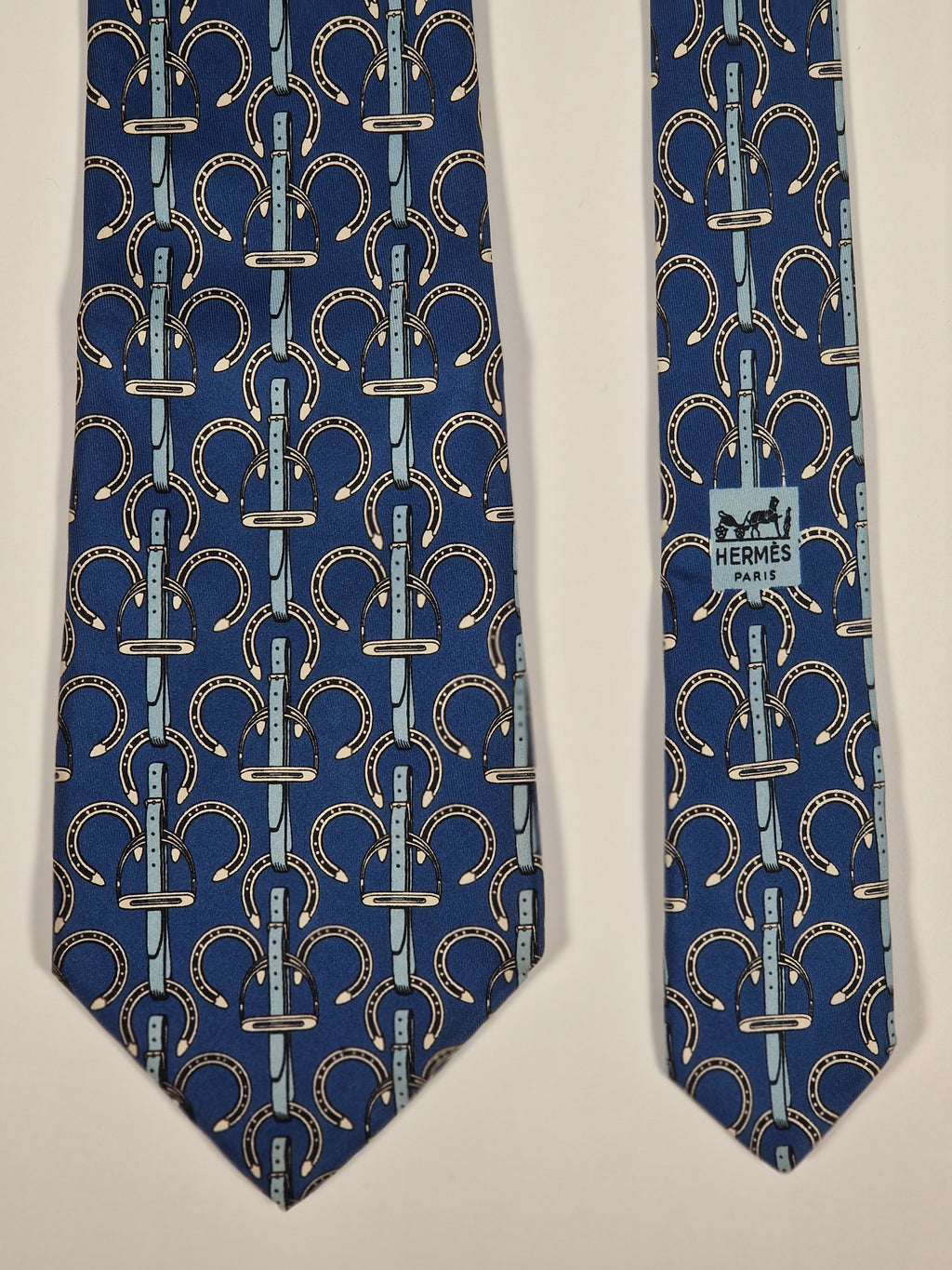 Hermés wide vintage silk tie blue horseshoe 517 IA