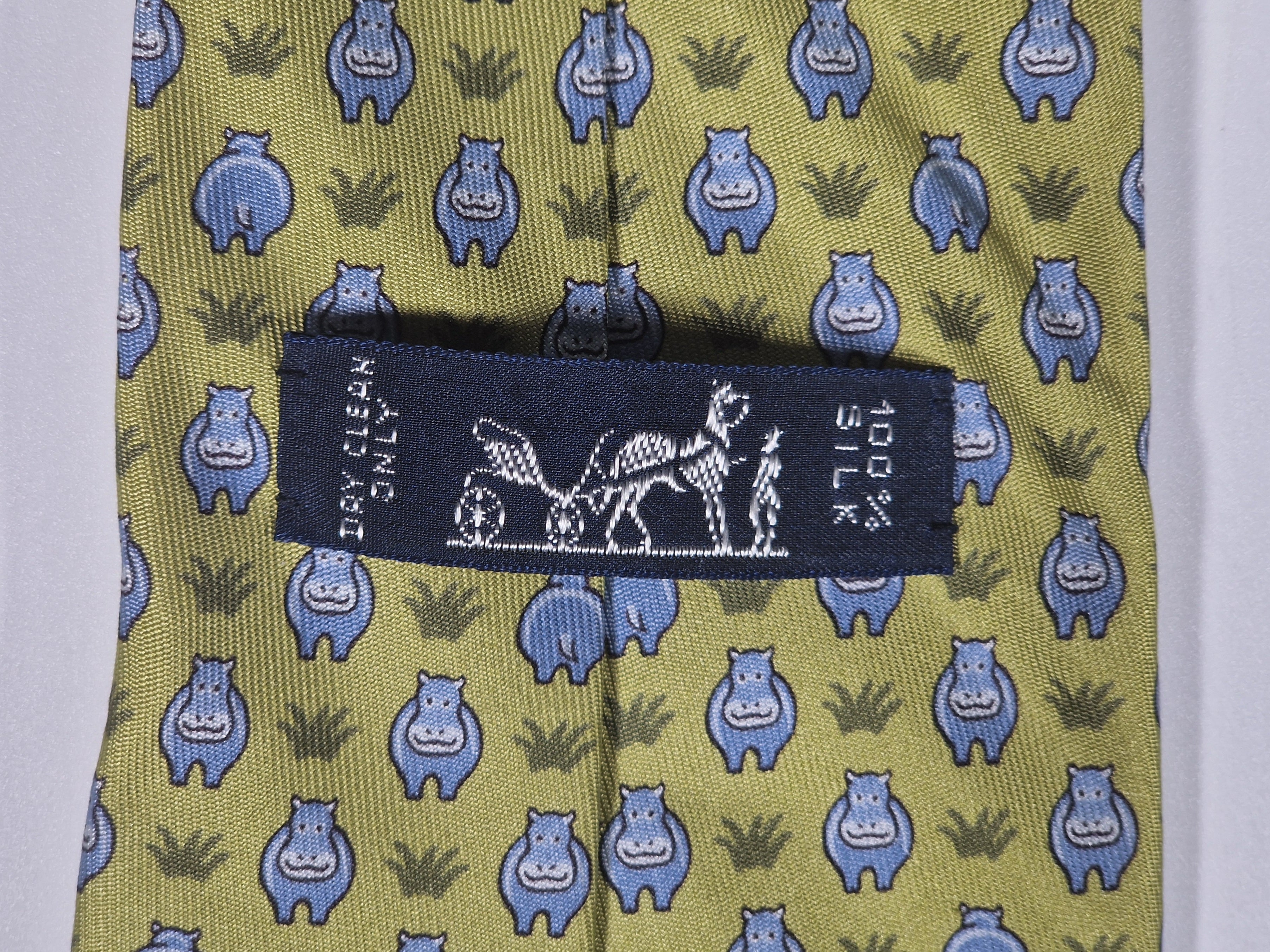 005195 Hermès silk tie green whimsical hippo 5195 IA