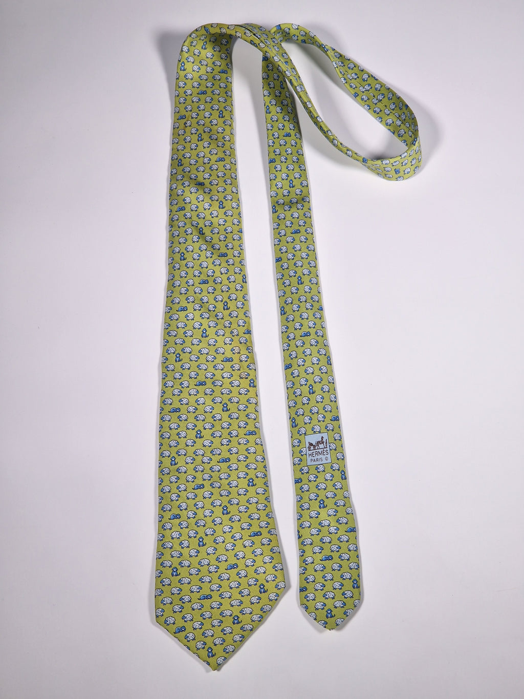 005209 Hermès tie green dog and sheeps Hermès 5209 IA tie green