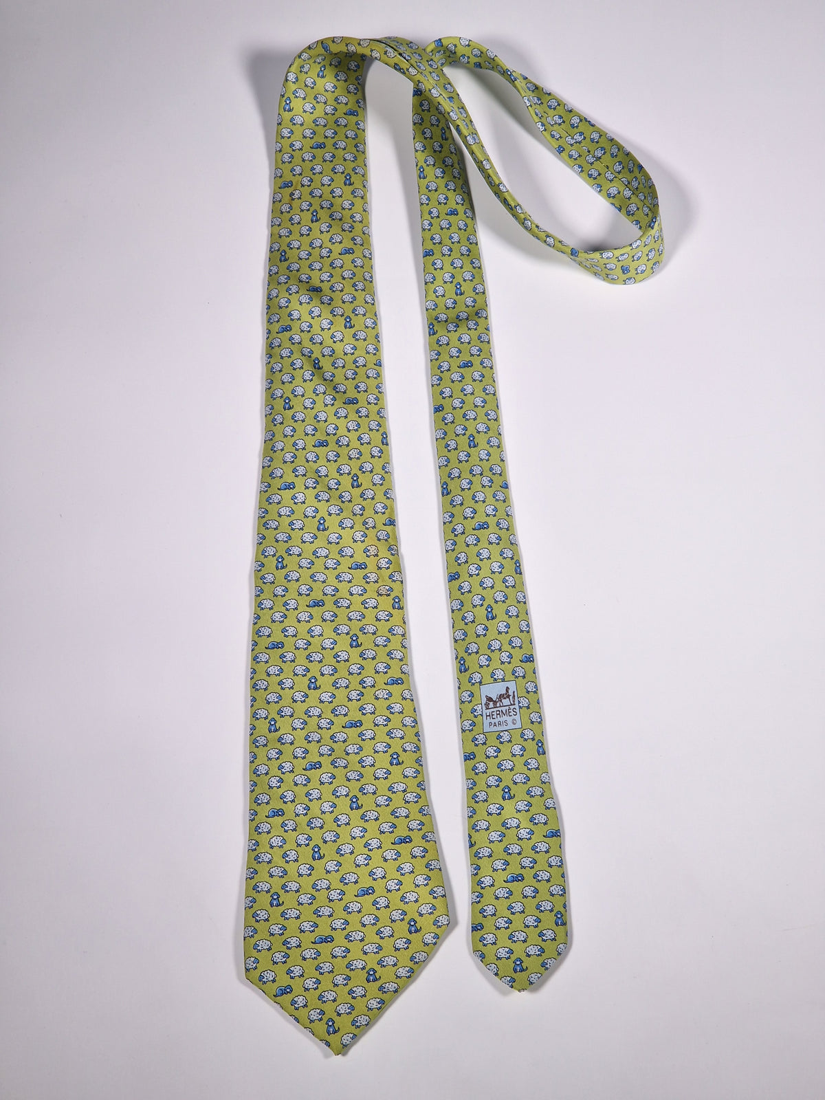 005209 Hermès tie green dog and sheeps Hermès 5209 IA tie green