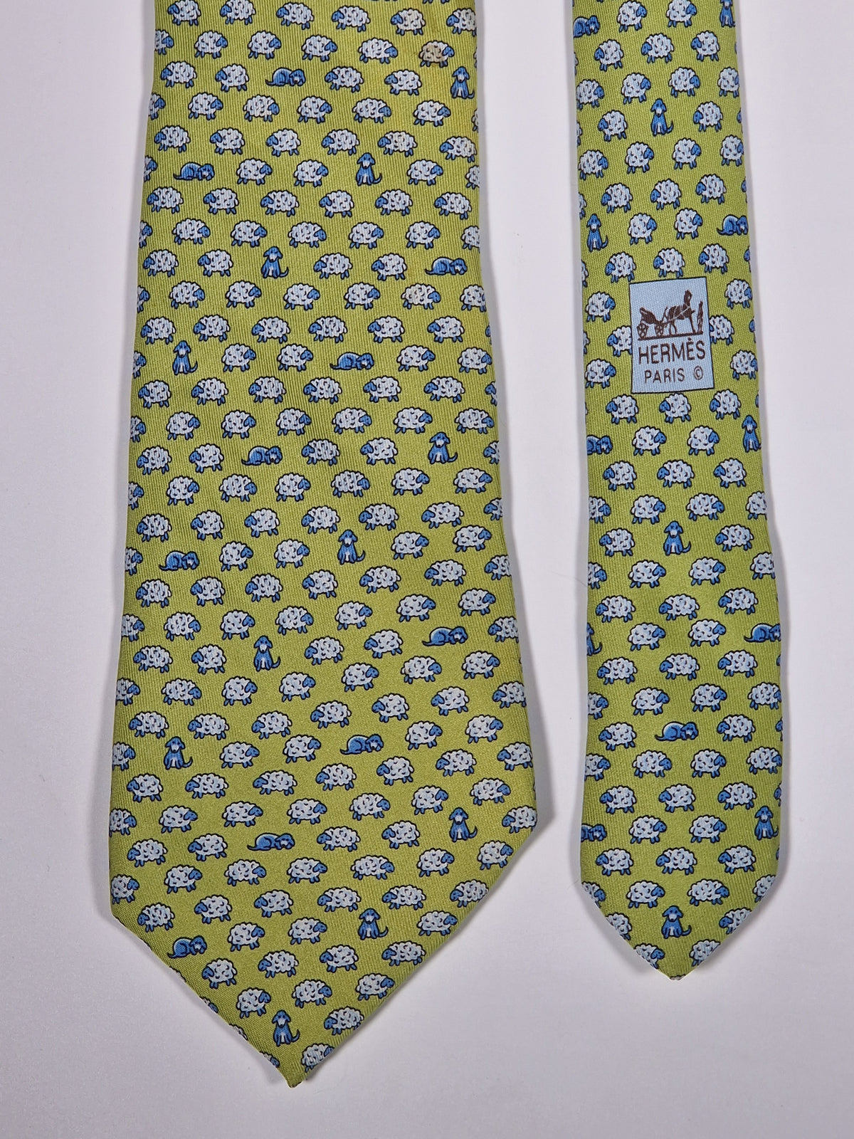 005209 Hermès tie green dog and sheeps Hermès 5209 IA tie green