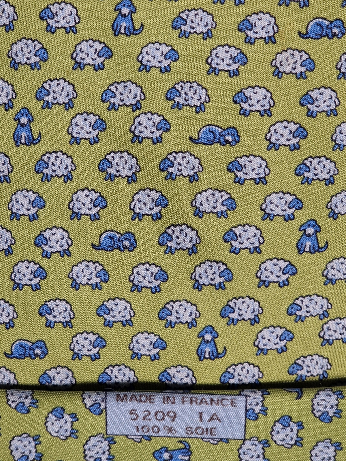 005209 Hermès tie green dog and sheeps Hermès 5209 IA tie green