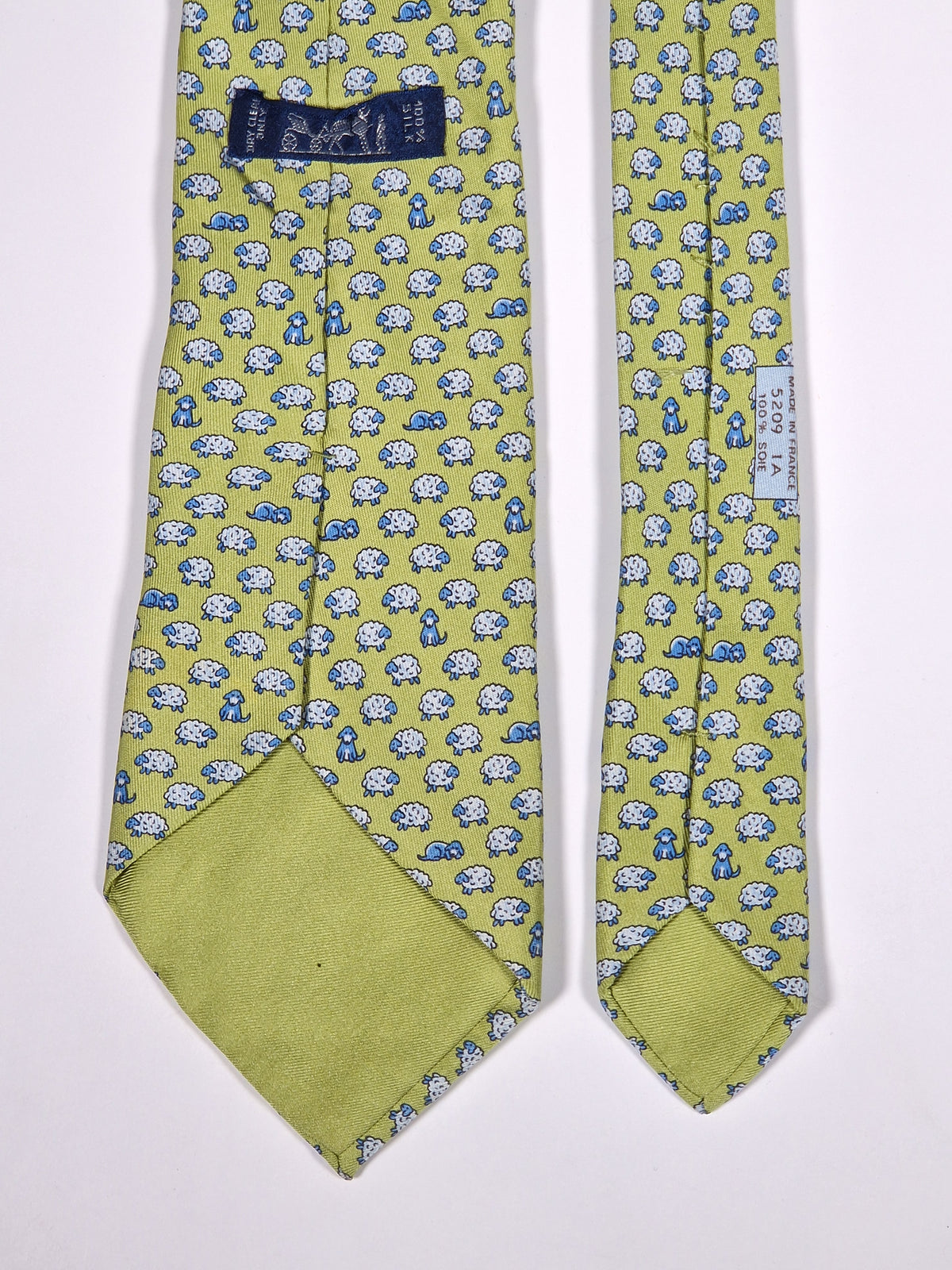 005209 Hermès tie green dog and sheeps Hermès 5209 IA tie green