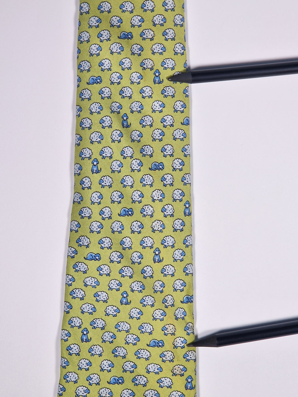 005209 Hermès tie green dog and sheeps Hermès 5209 IA tie green