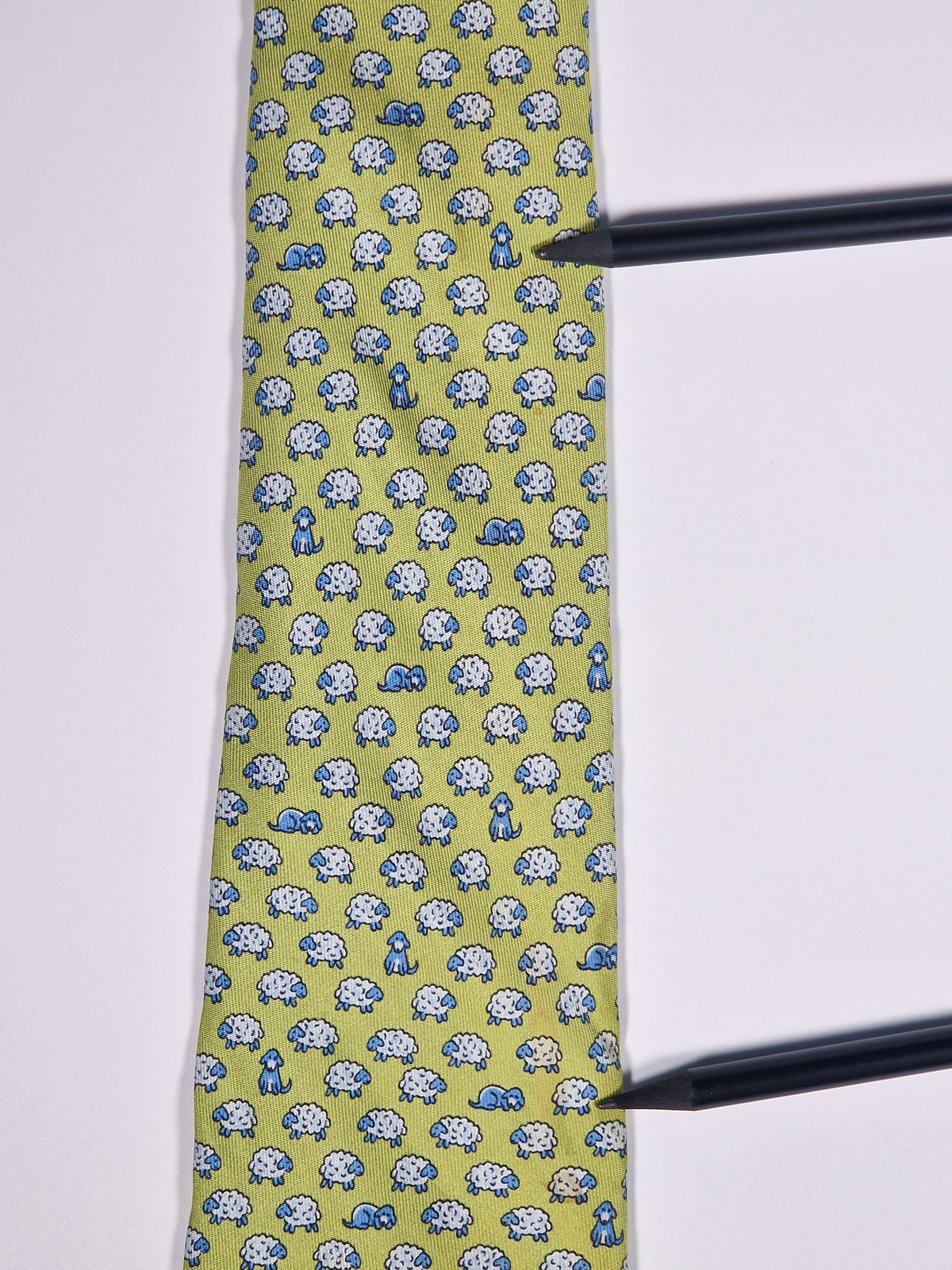 005209 Hermès tie green dog and sheeps Hermès 5209 IA tie green