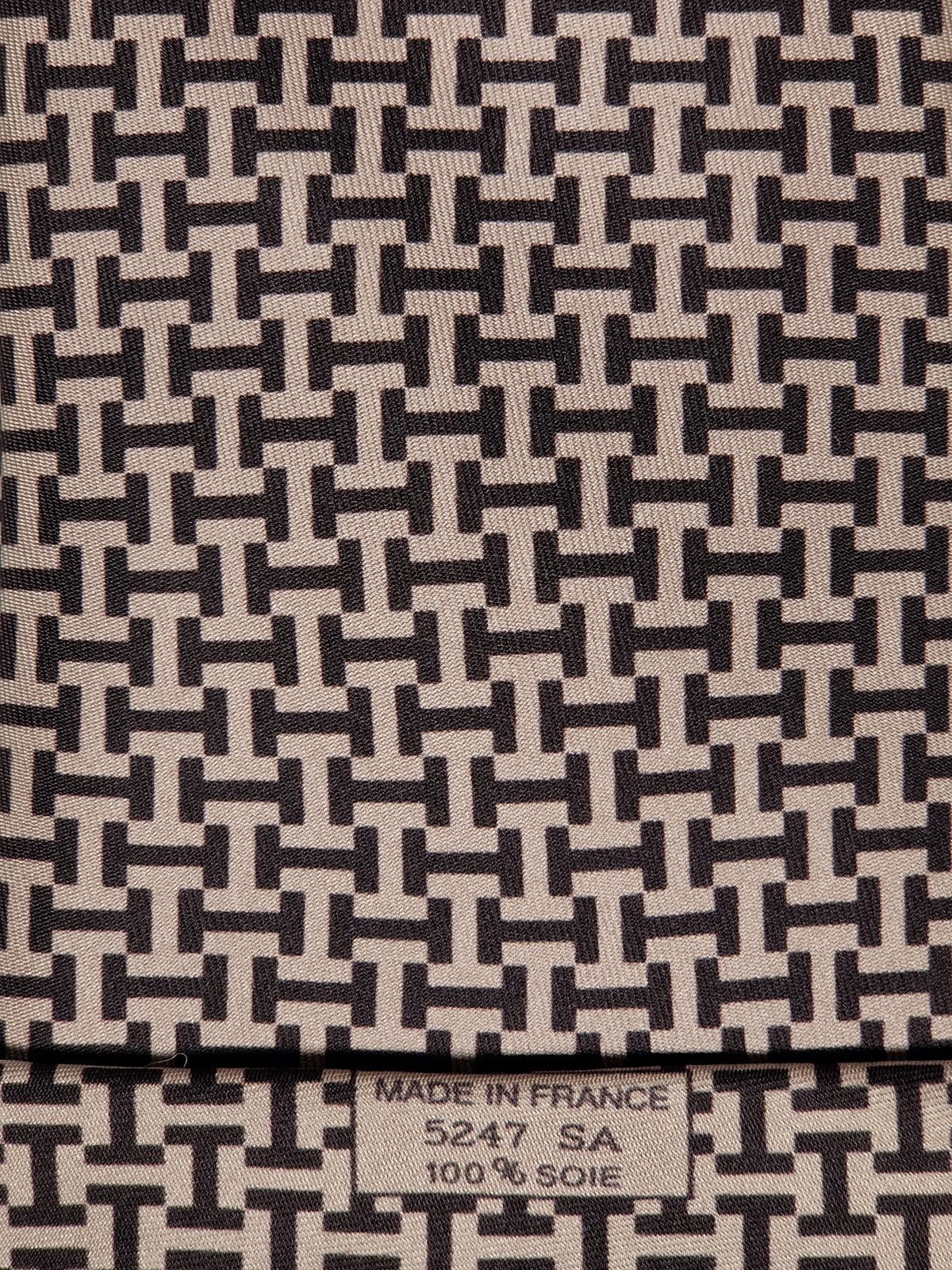005247 Hermès tie grey H pattern 5247 SA