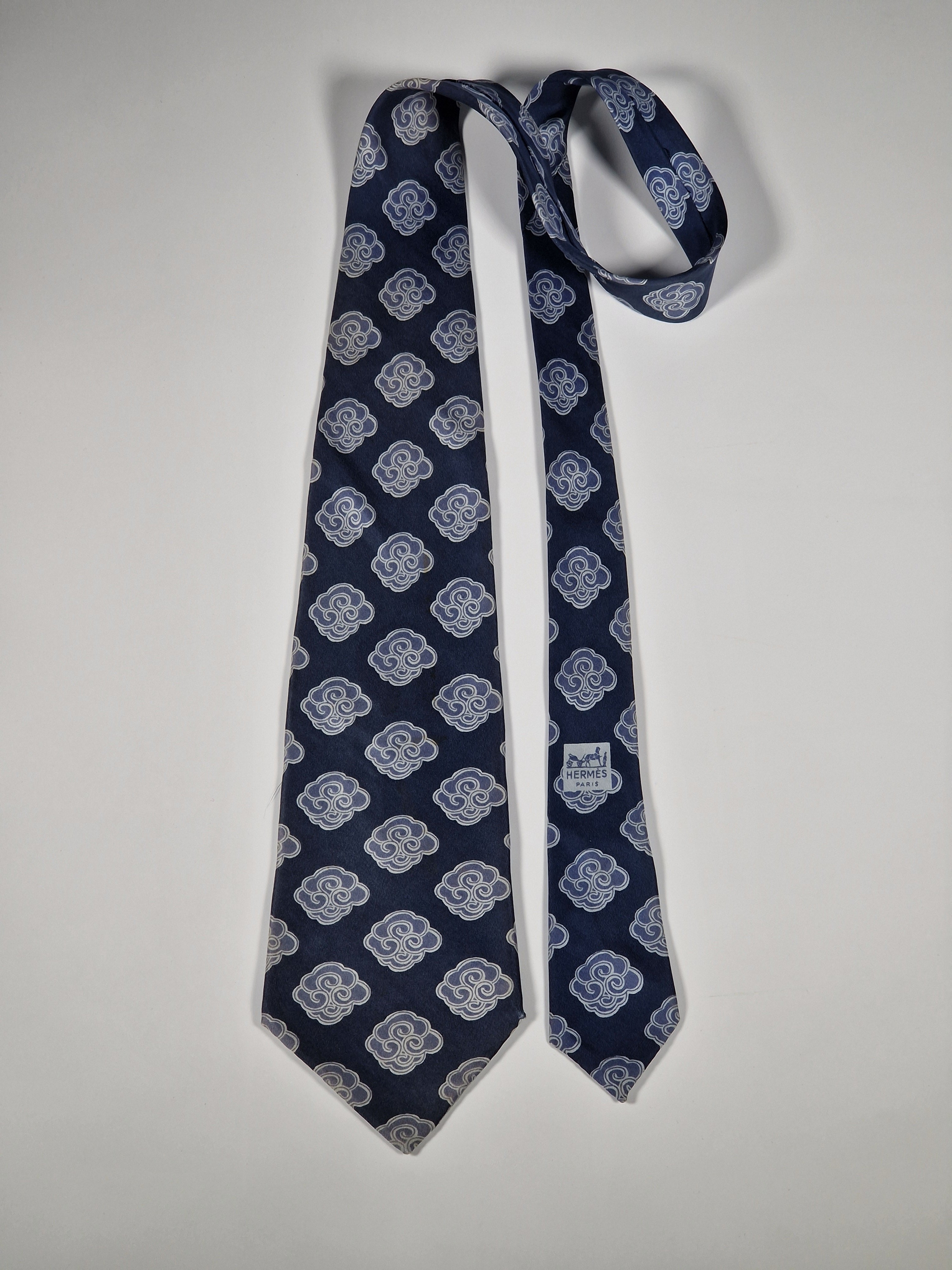 Vintage Hermès silk tie blue clouds 524 IA