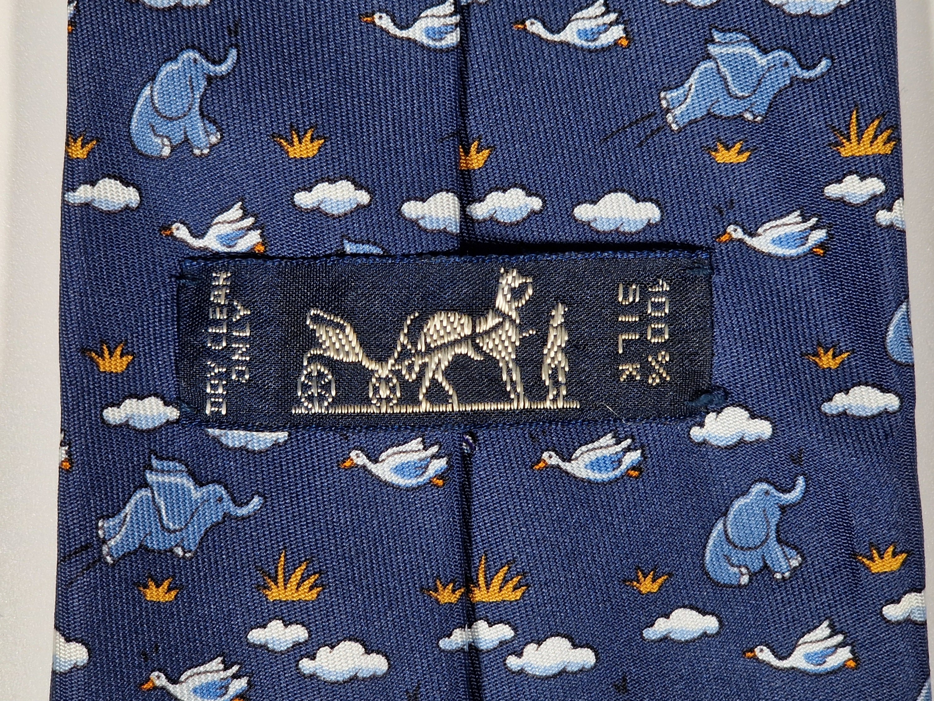 005268 Hermès tie whimsical flying elephant 5268 SA